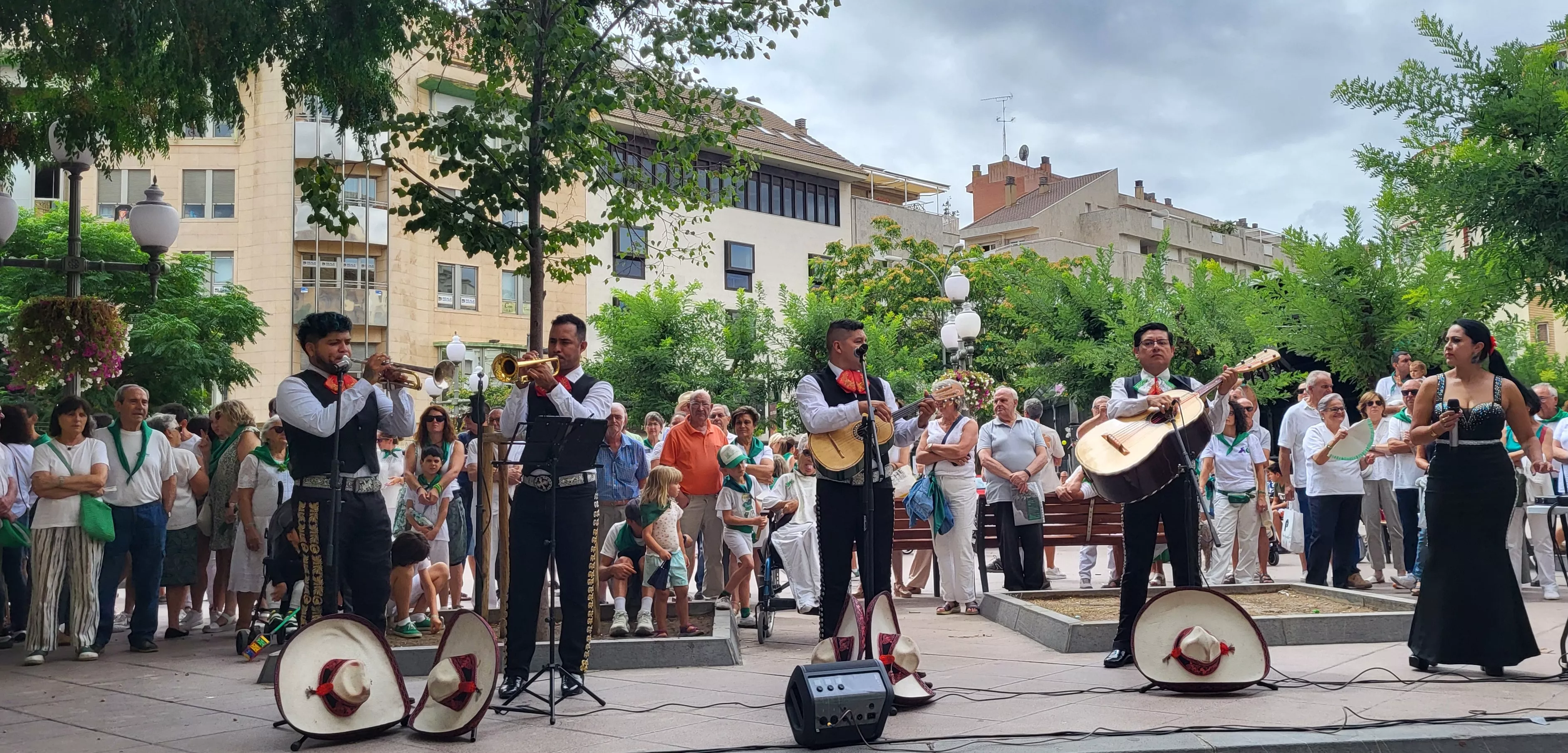 Actuación de Mariachi Acapulco en las Mañanas Peñistas de San Lorenzo. Foto Mercedes Manterola