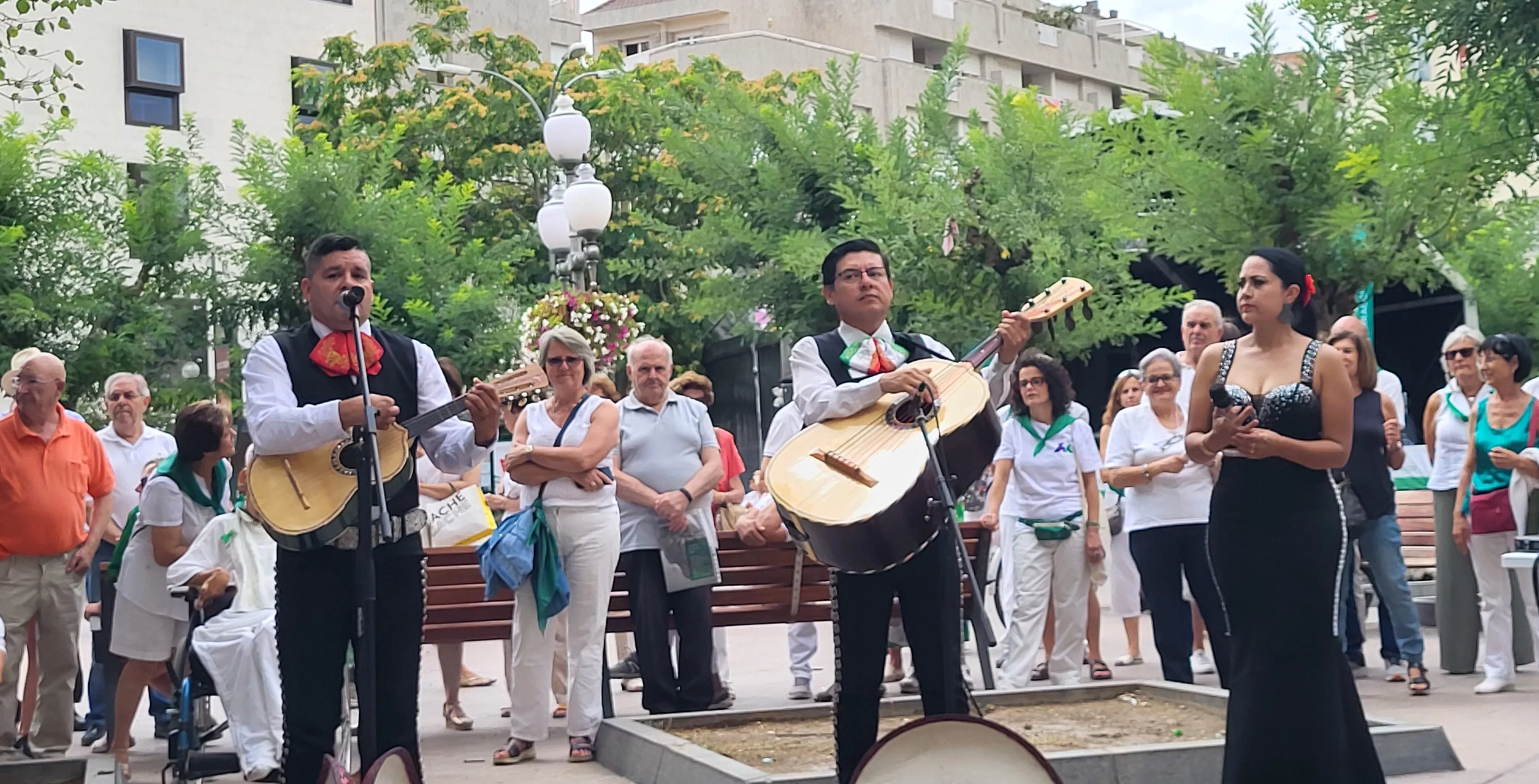 Actuación de Mariachi Acapulco en las Mañanas Peñistas de San Lorenzo. Foto Mercedes Manterola