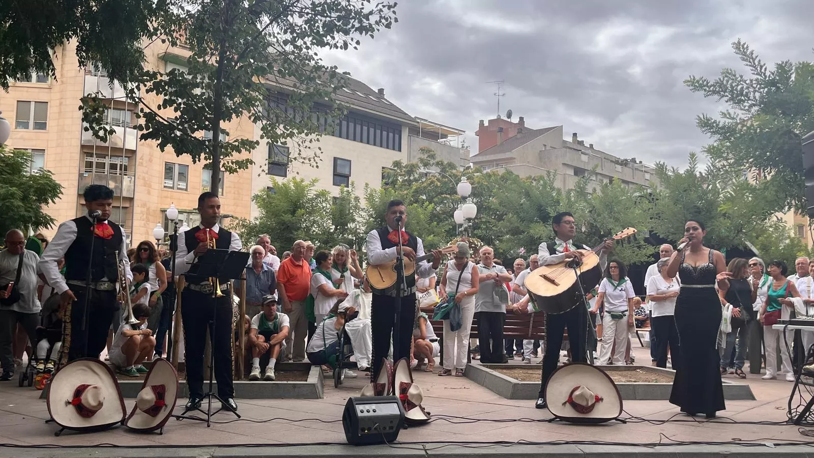 Actuación de Mariachi Acapulco en las Mañanas Peñistas de San Lorenzo. Foto Mercedes Manterola