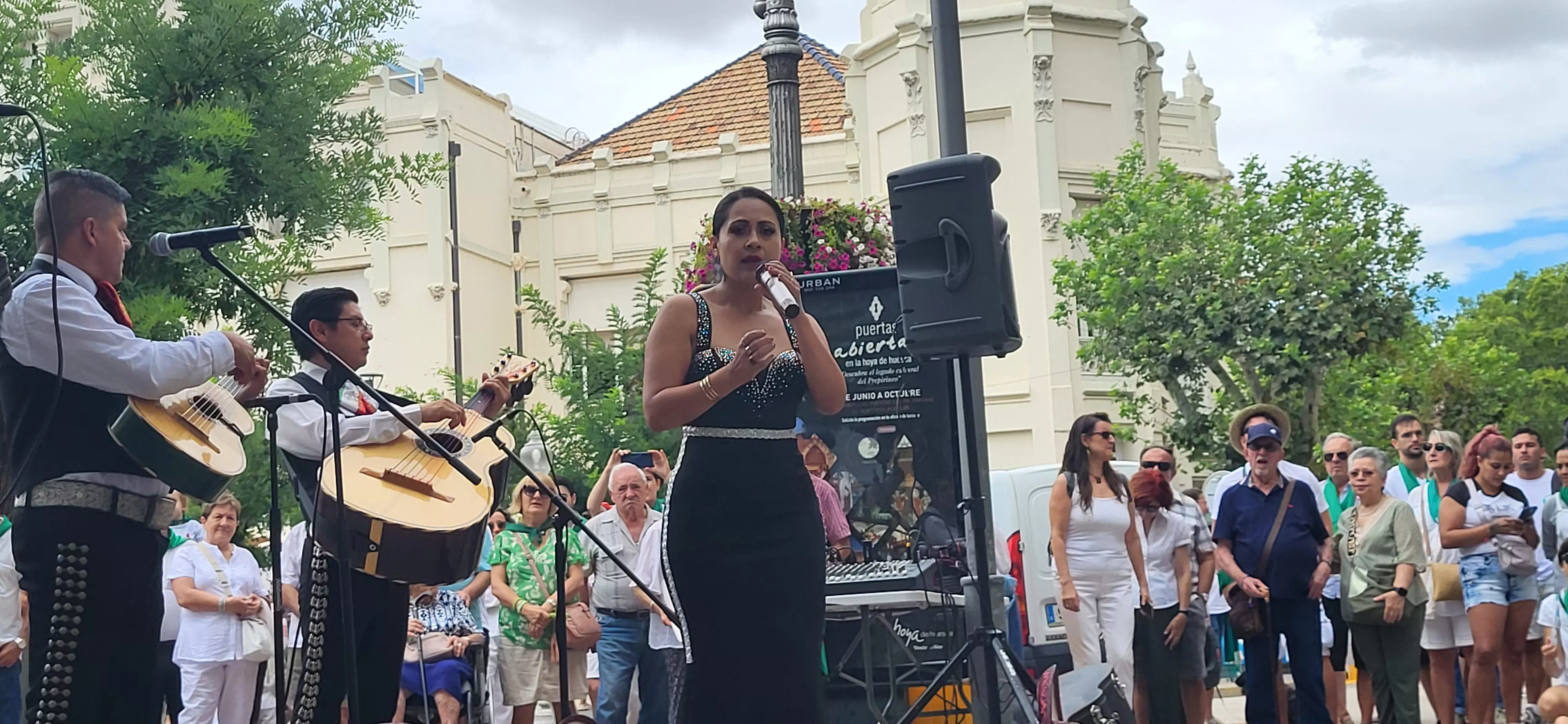 Actuación de Mariachi Acapulco en las Mañanas Peñistas de San Lorenzo. Foto Mercedes Manterola