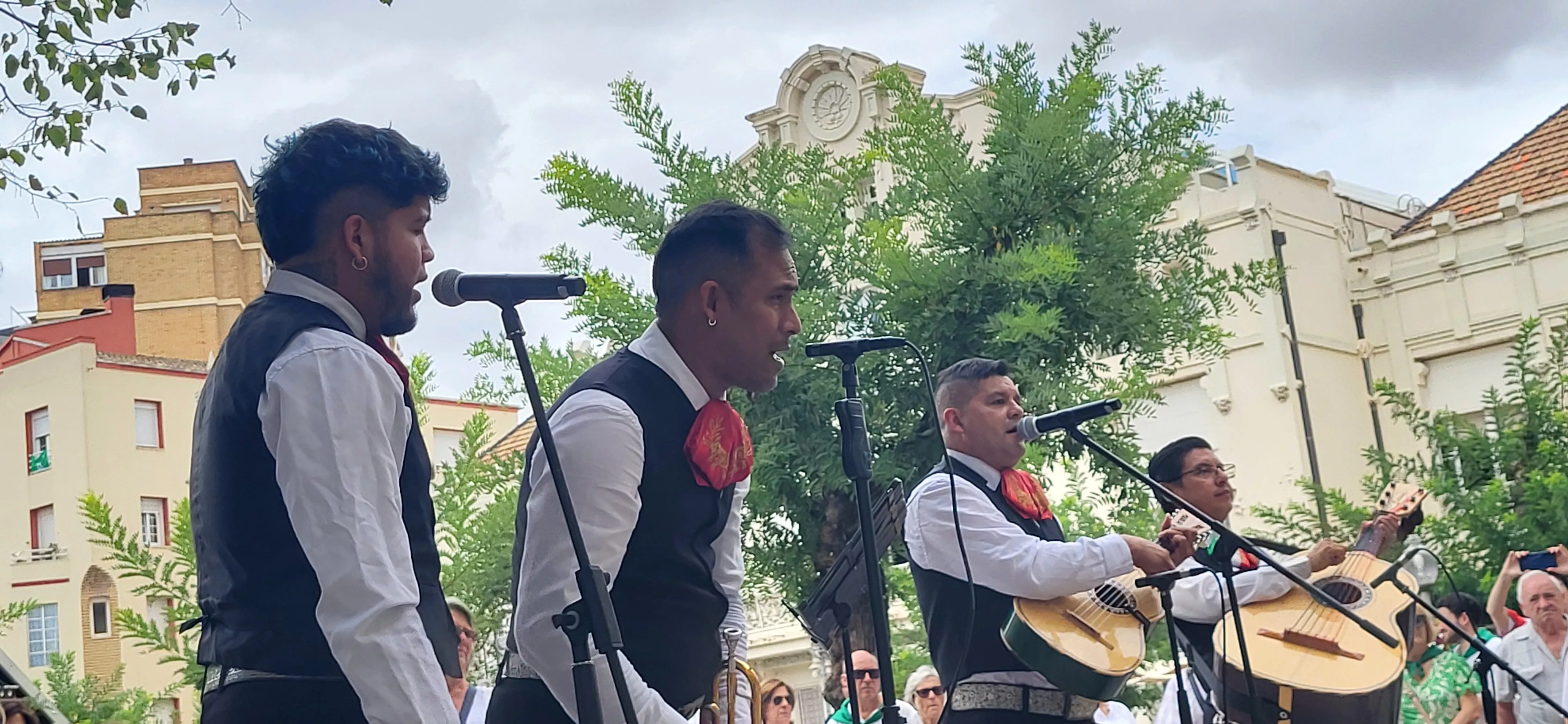 Actuación de Mariachi Acapulco en las Mañanas Peñistas de San Lorenzo. Foto Mercedes Manterola