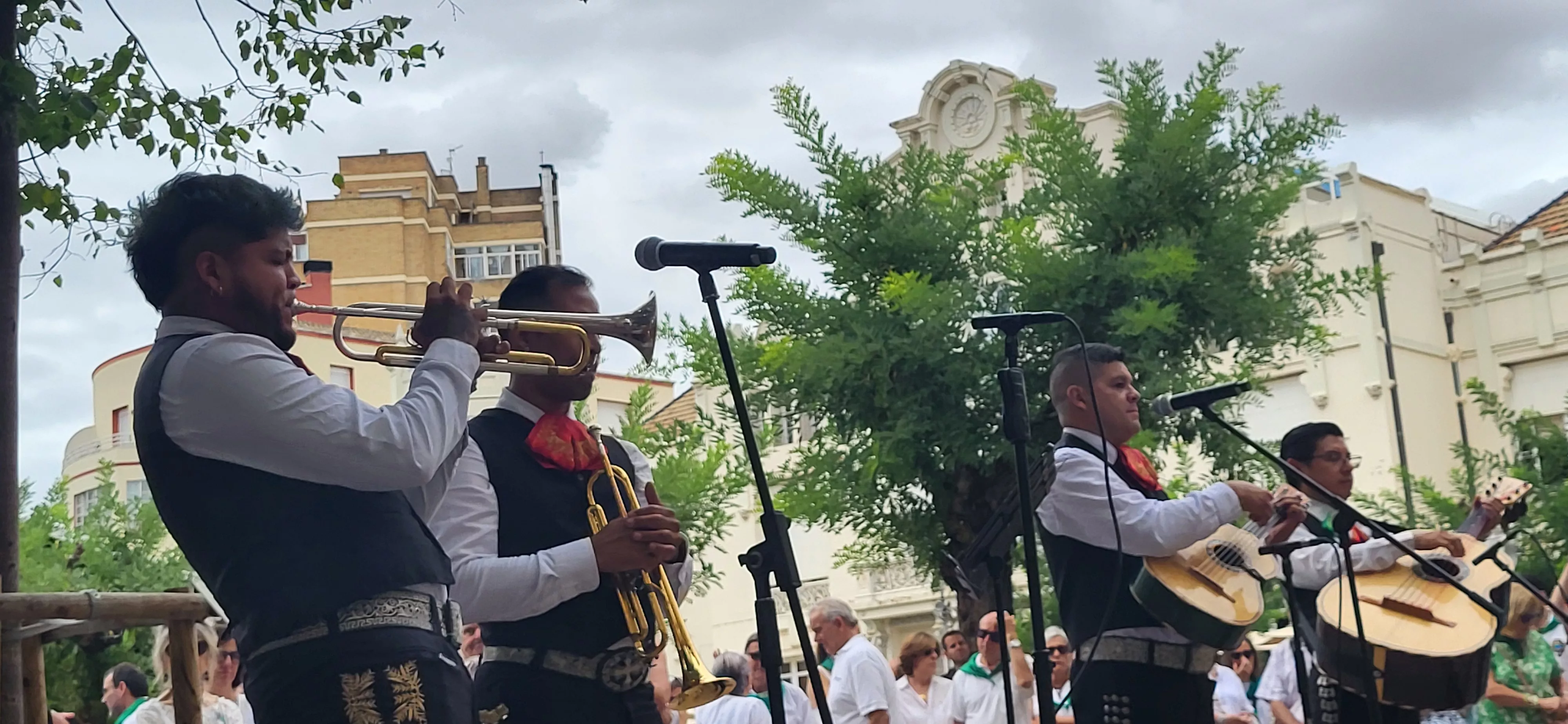 Actuación de Mariachi Acapulco en las Mañanas Peñistas de San Lorenzo. Foto Mercedes Manterola