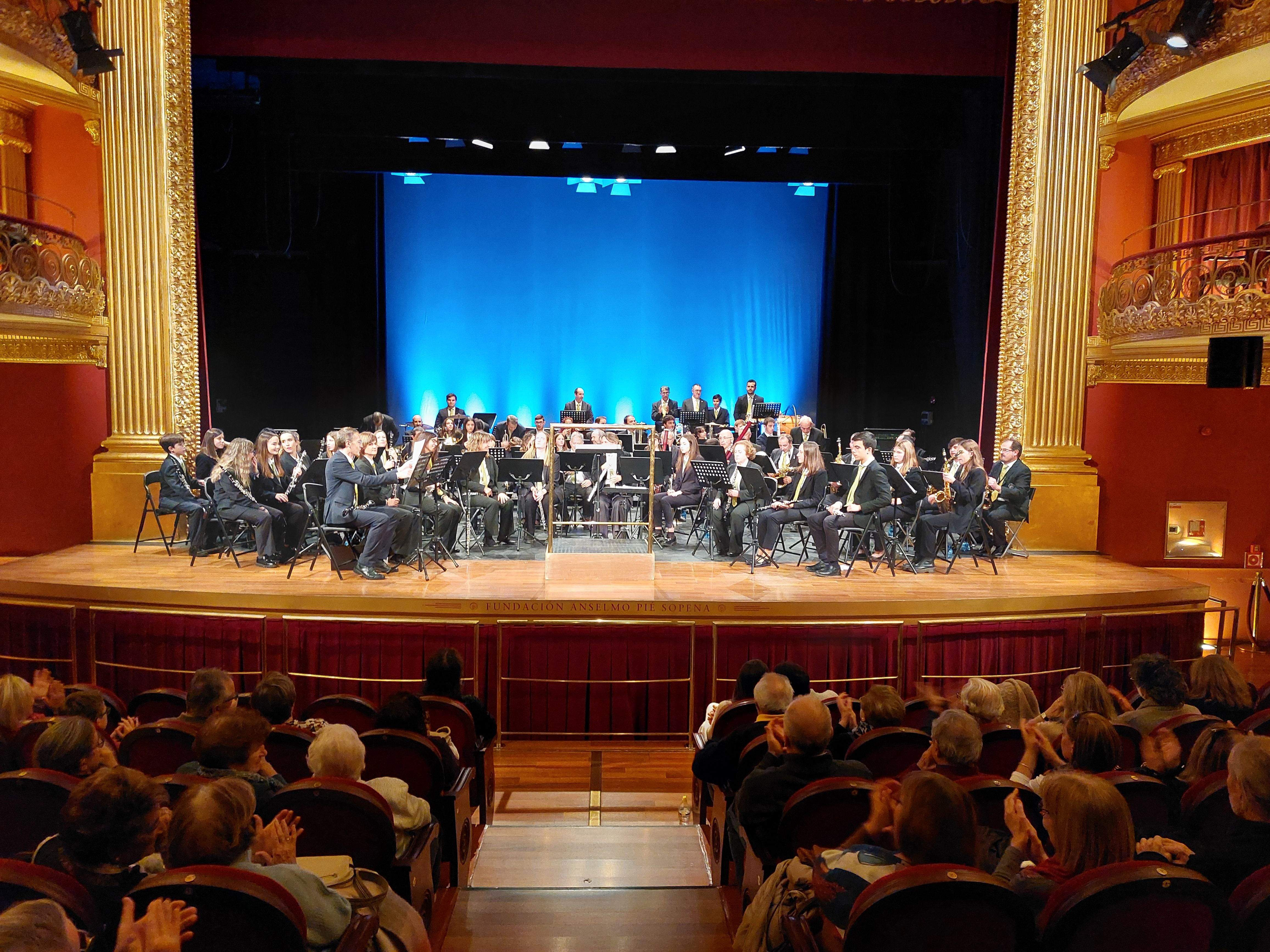 Concierto de la Banda de Música de Huesca en el Teatro Olimpia
