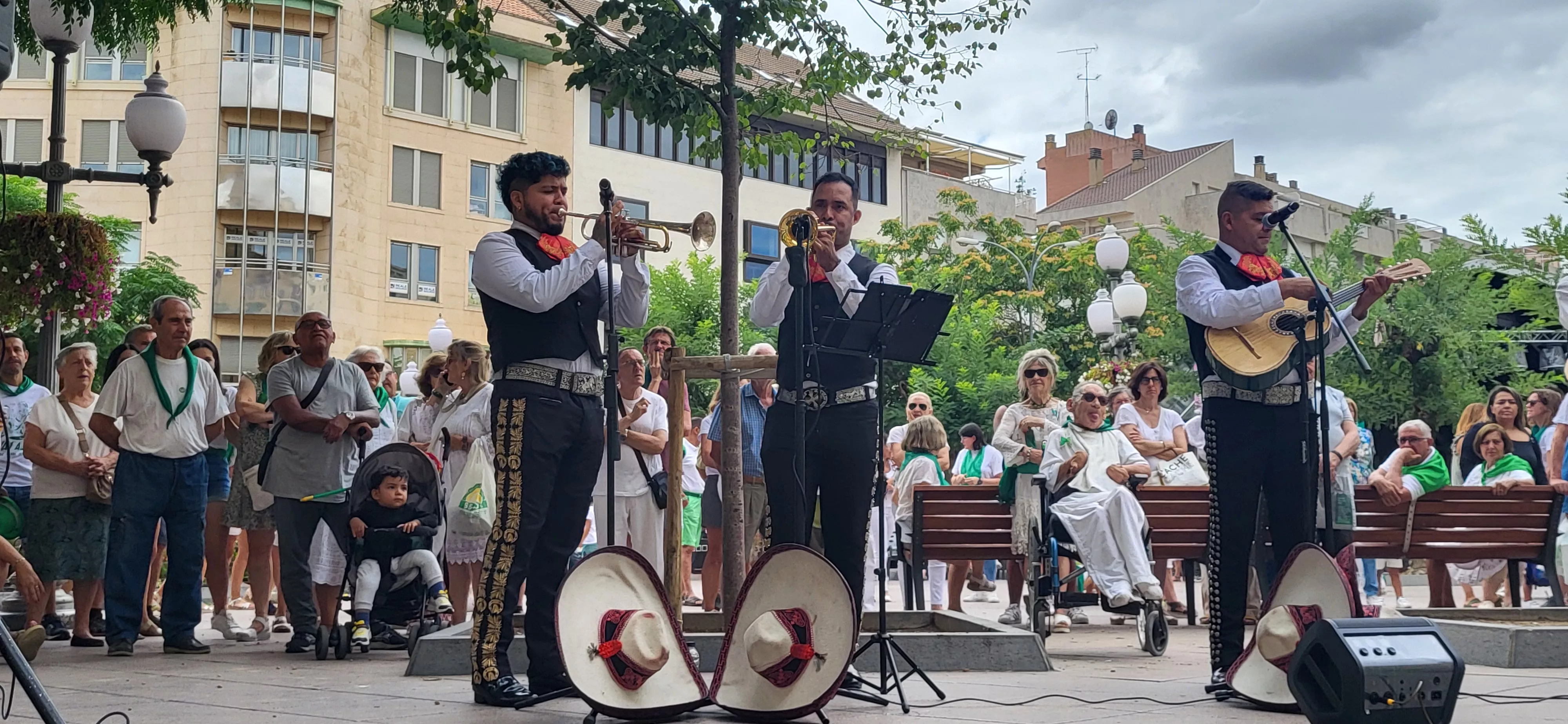 Actuación de Mariachi Acapulco en las Mañanas Peñistas de San Lorenzo. Foto Mercedes Manterola