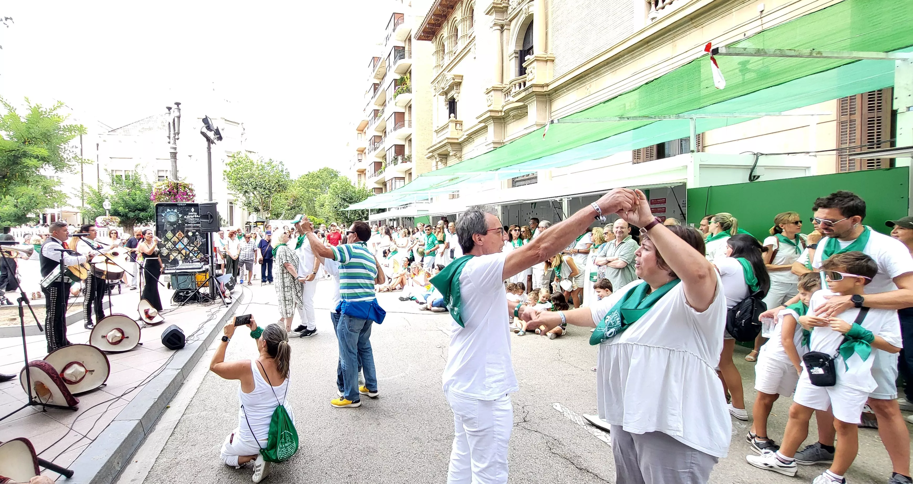 Actuación de Mariachi Acapulco en las Mañanas Peñistas de San Lorenzo. Foto Mercedes Manterola