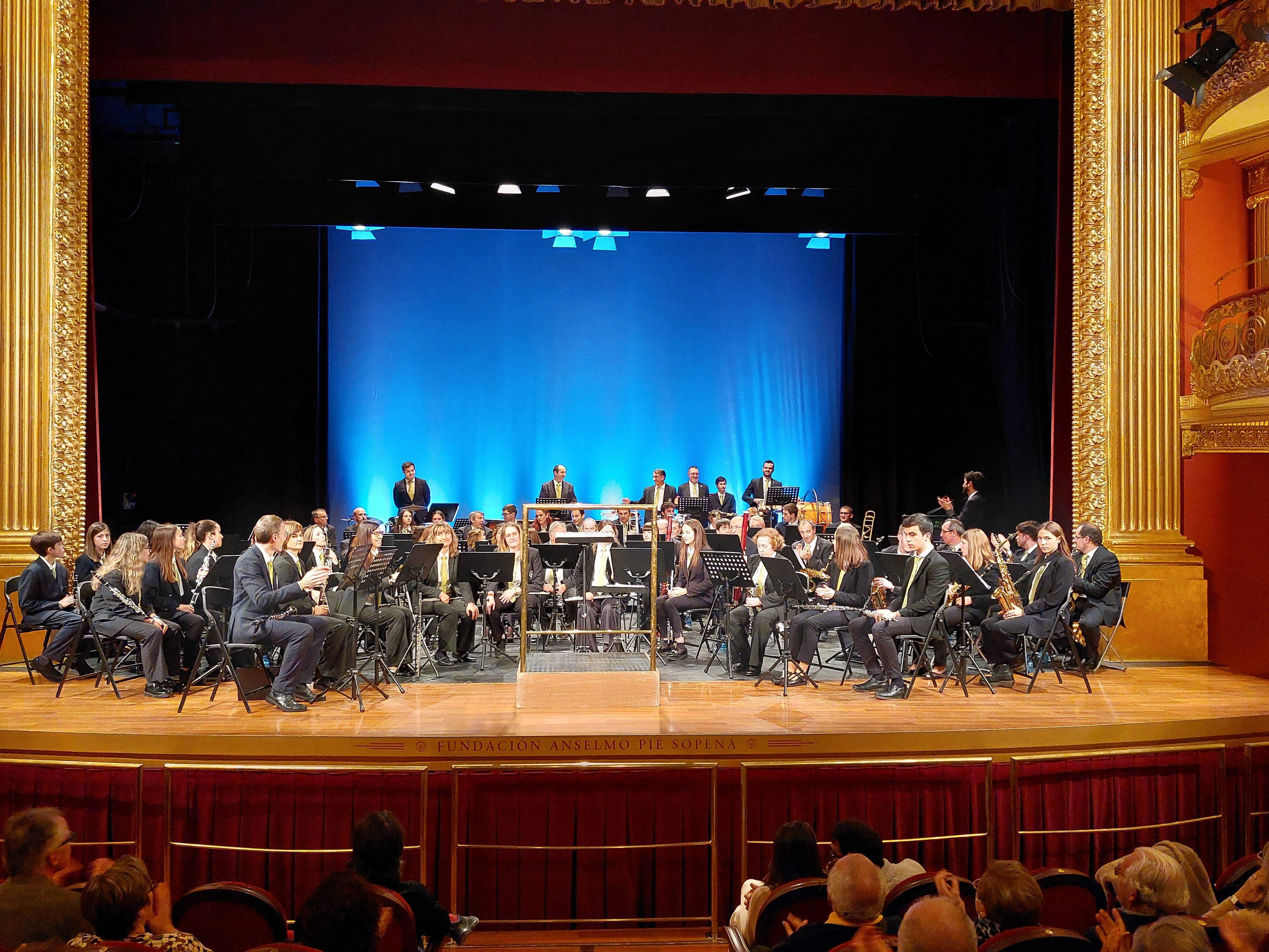 Concierto de la Banda de Música de Huesca en el Teatro Olimpia