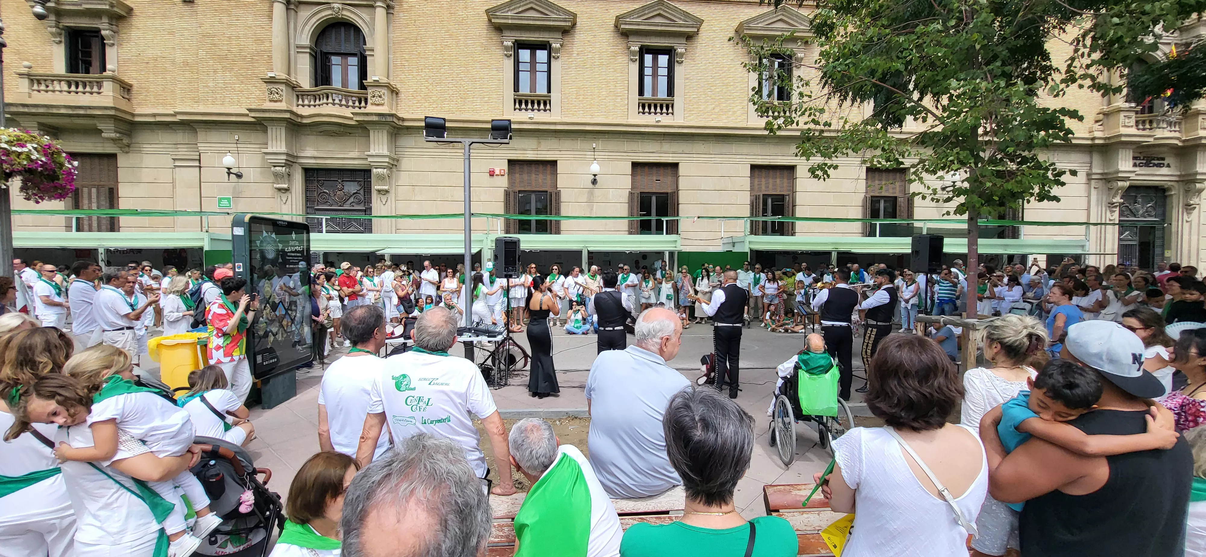 Actuación de Mariachi Acapulco en las Mañanas Peñistas de San Lorenzo. Foto Mercedes Manterola