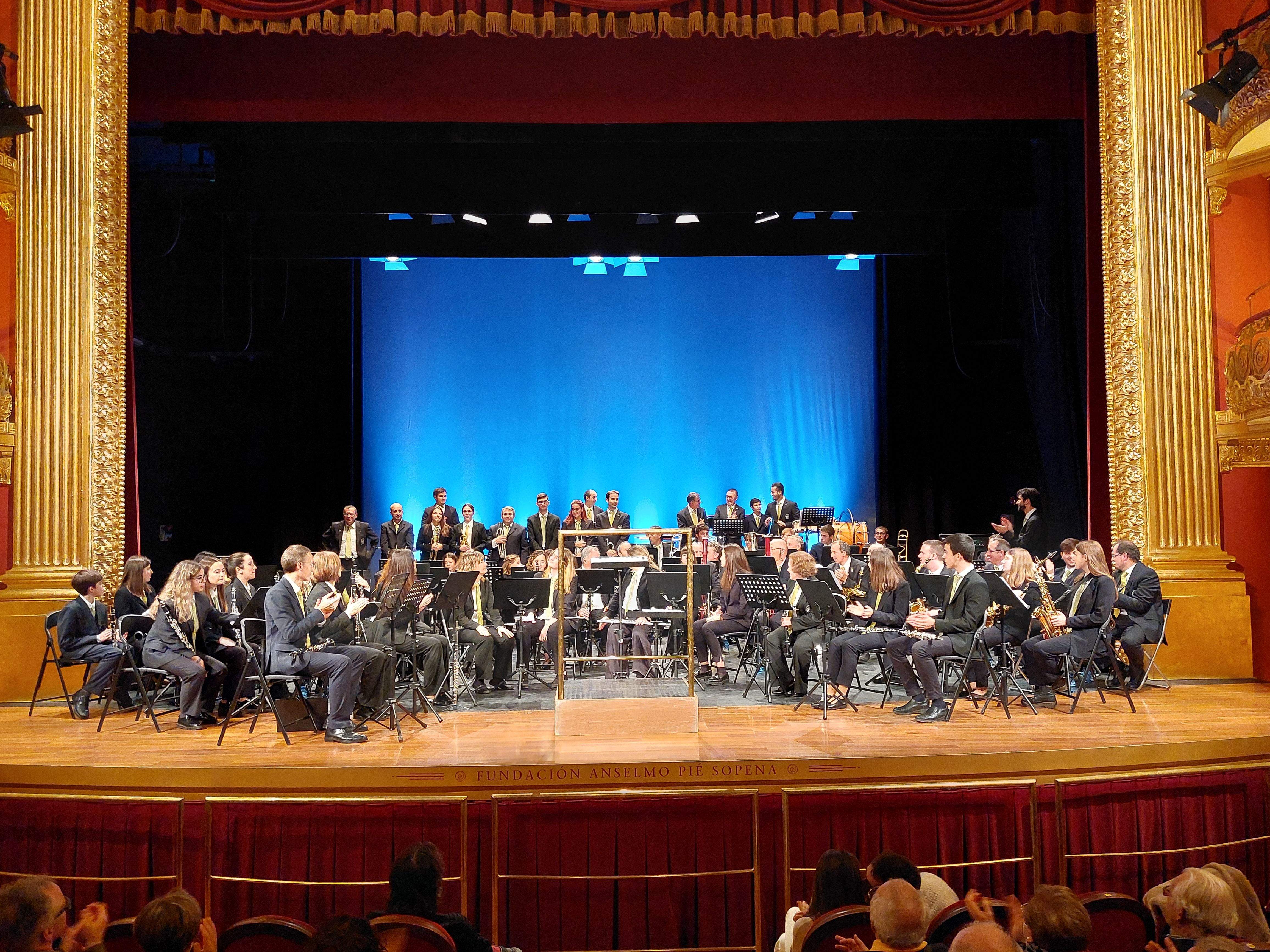 Concierto de la Banda de Música de Huesca en el Teatro Olimpia
