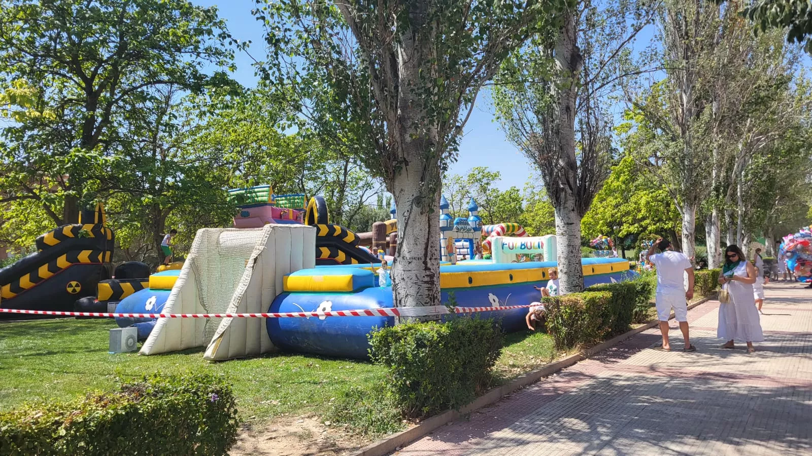 Hinchables en el Parque de los Olivos de Huesca