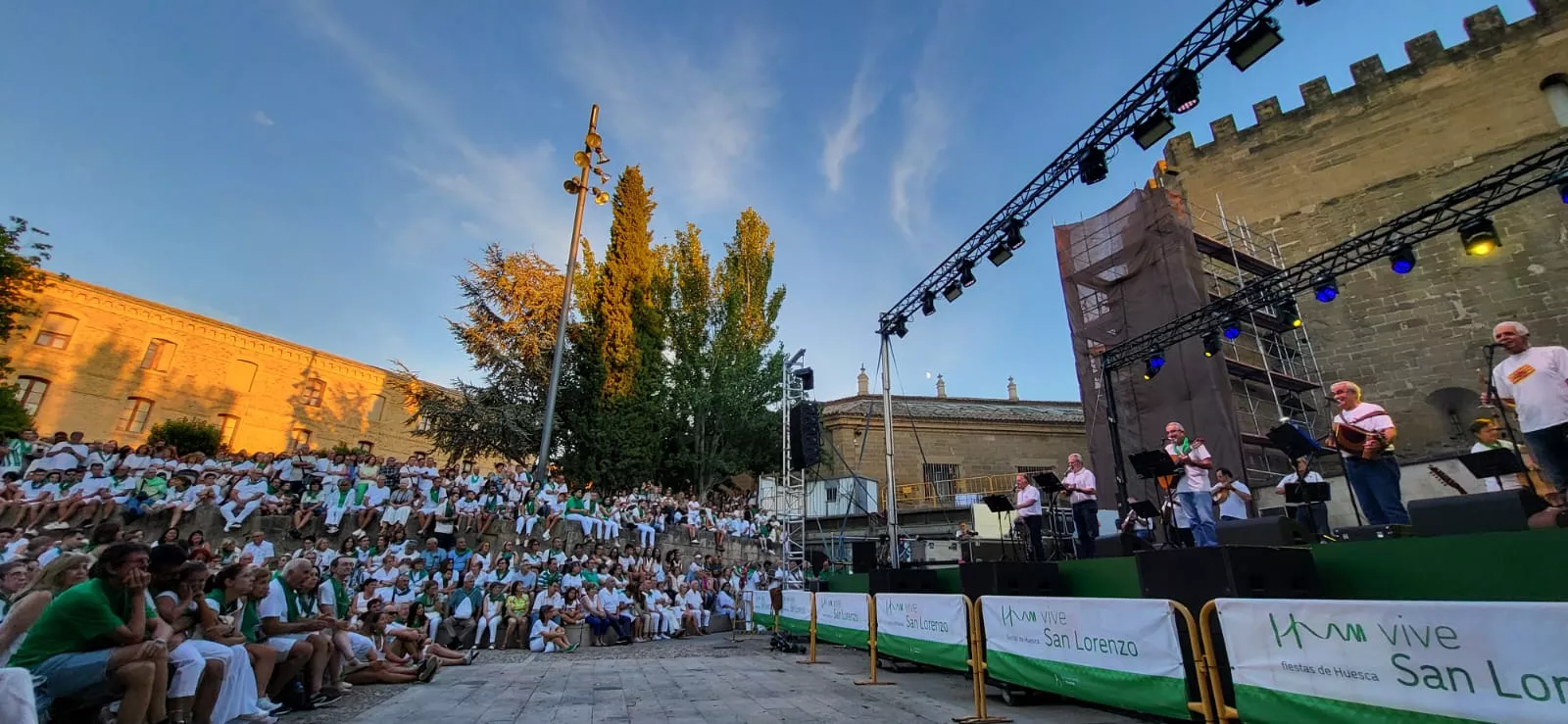 La Ronda de Boltaña en la plaza General Alsina. Foto: Mercedes Manterola