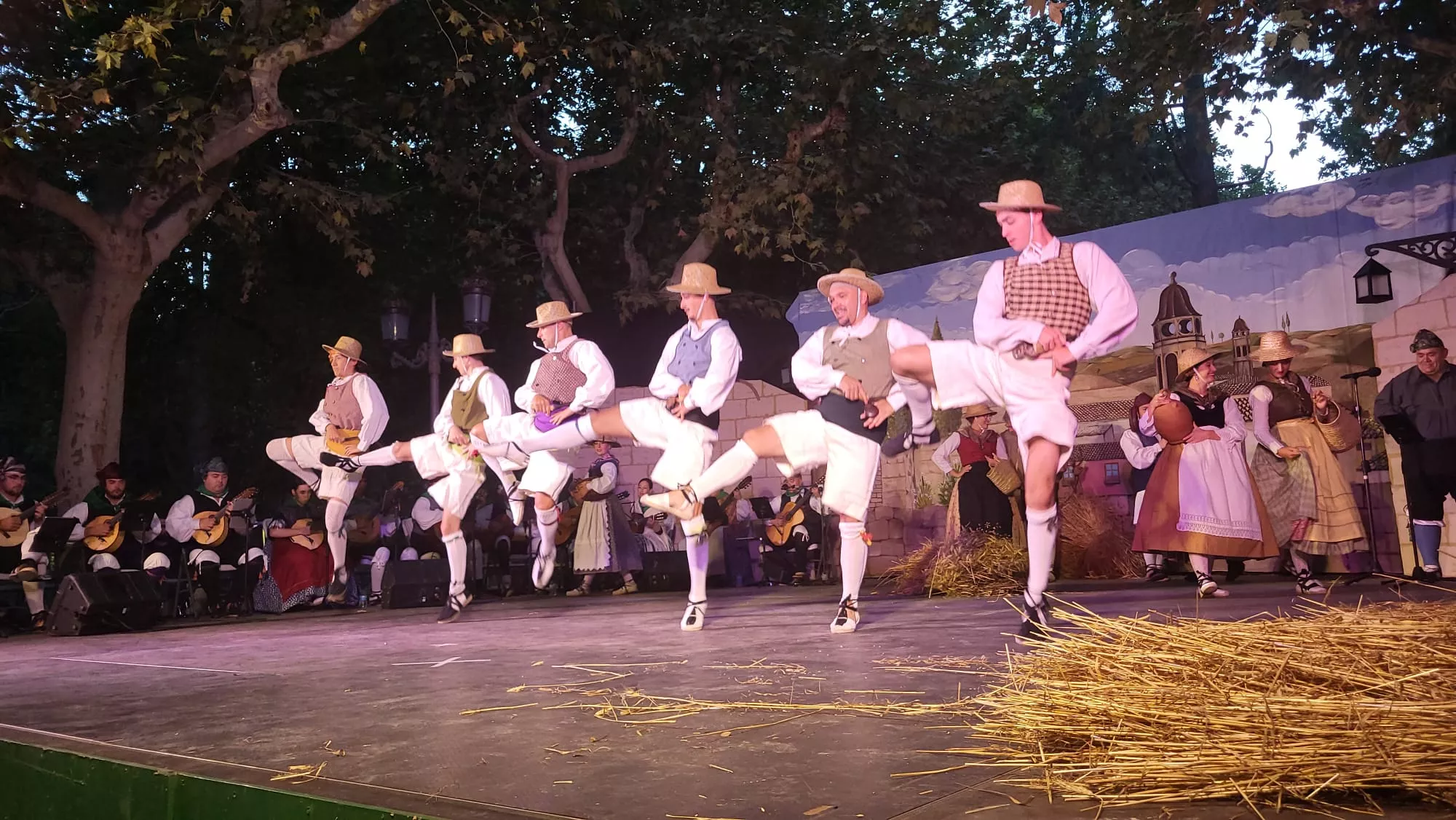 Elenco Aragonés en el Parque Miguel Servet de Huesca
