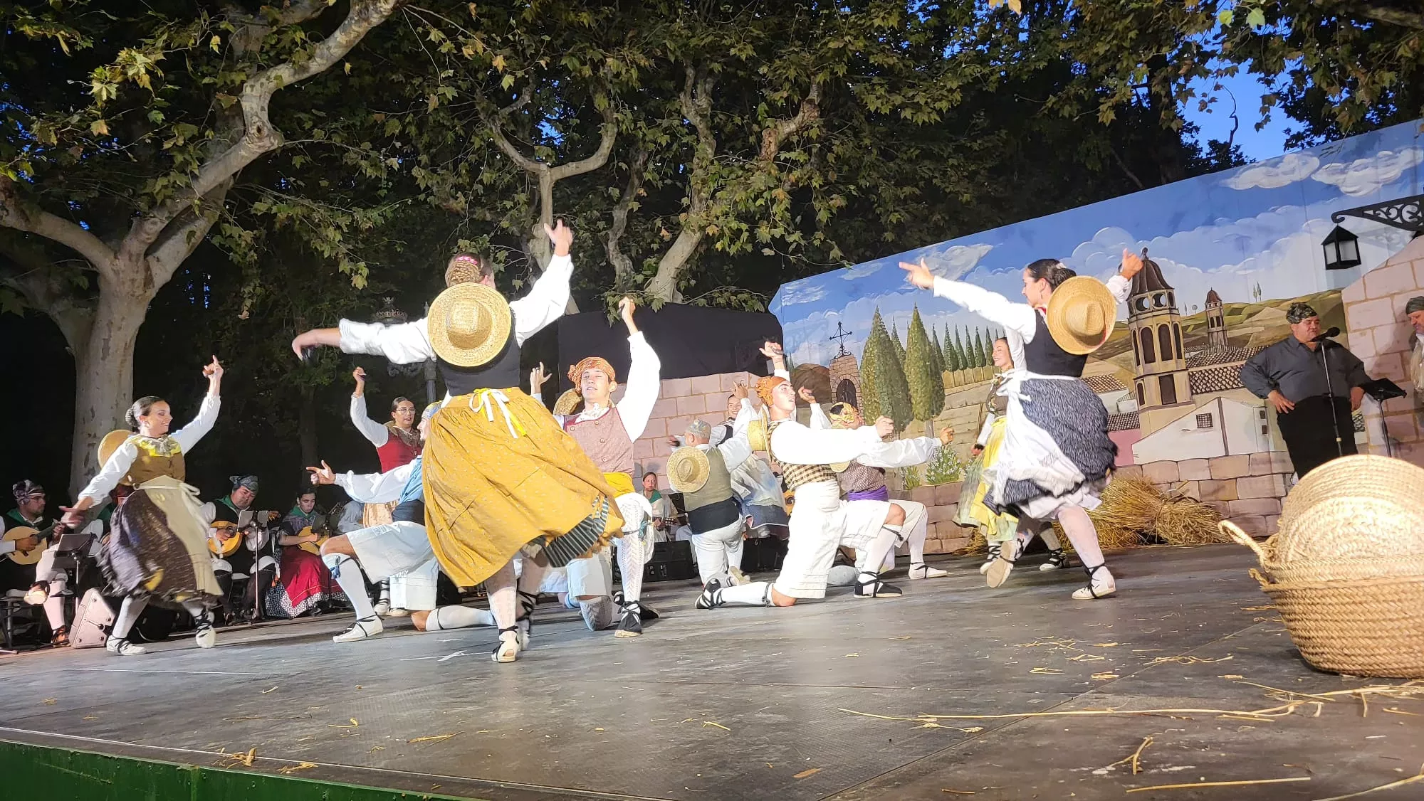 Elenco Aragonés en el Parque Miguel Servet de Huesca
