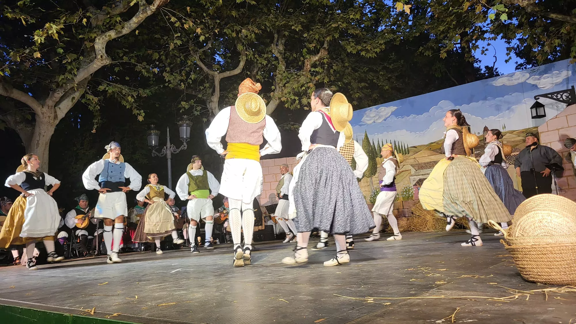Elenco Aragonés en el Parque Miguel Servet de Huesca