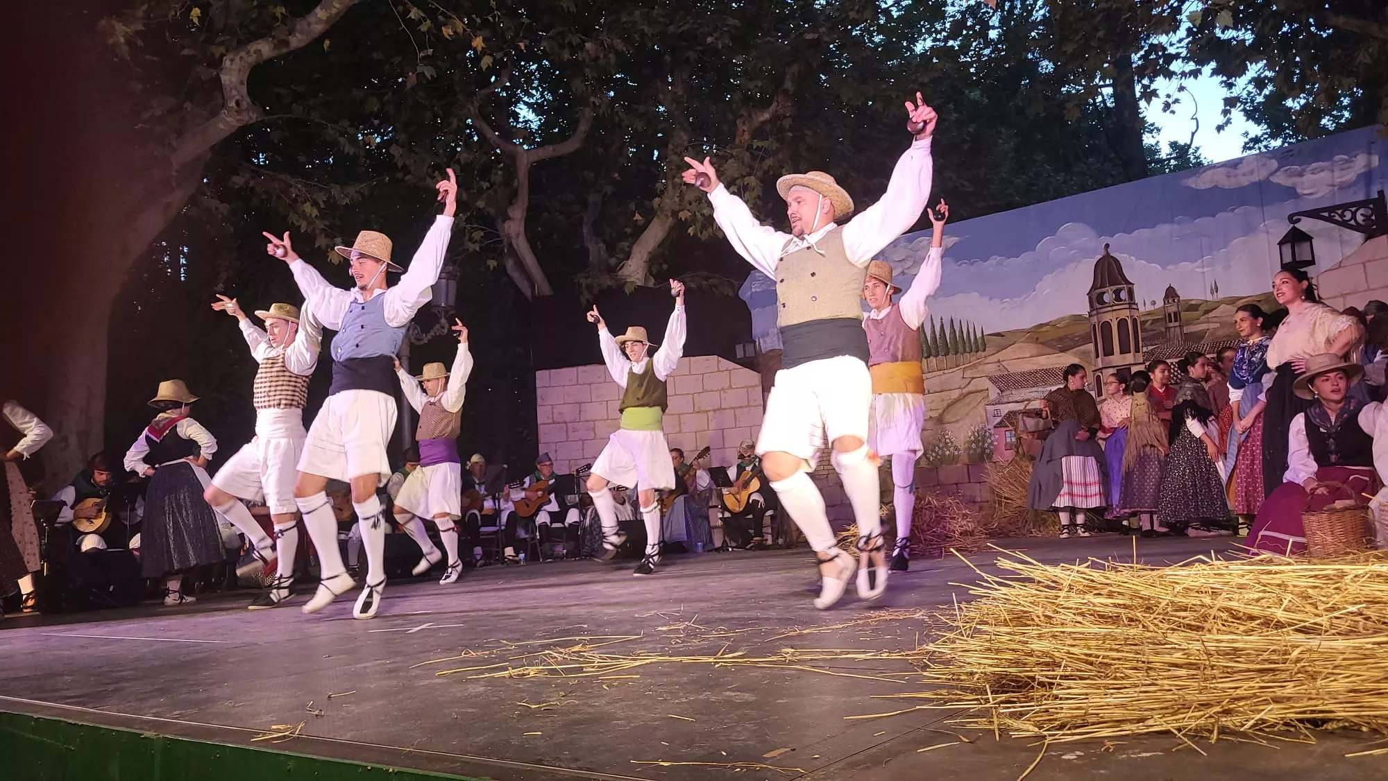 Elenco Aragonés en el Parque Miguel Servet de Huesca