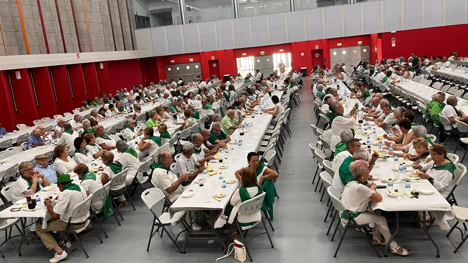 Homenaje a los mayores en las fiestas de San Lorenzo. Foto Mercedes Manterola