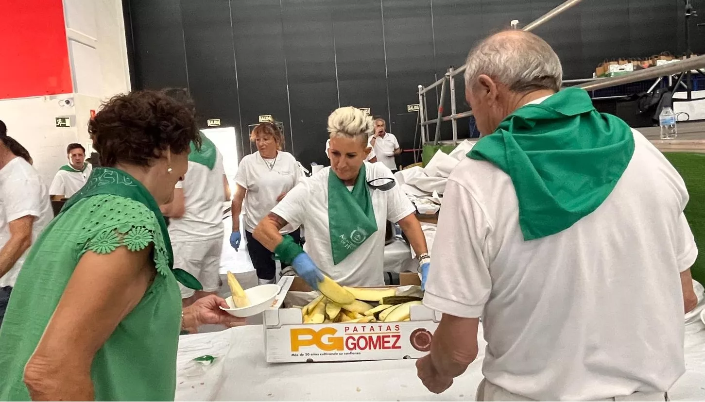 Homenaje a los mayores en las fiestas de San Lorenzo. Foto Mercedes Manterola