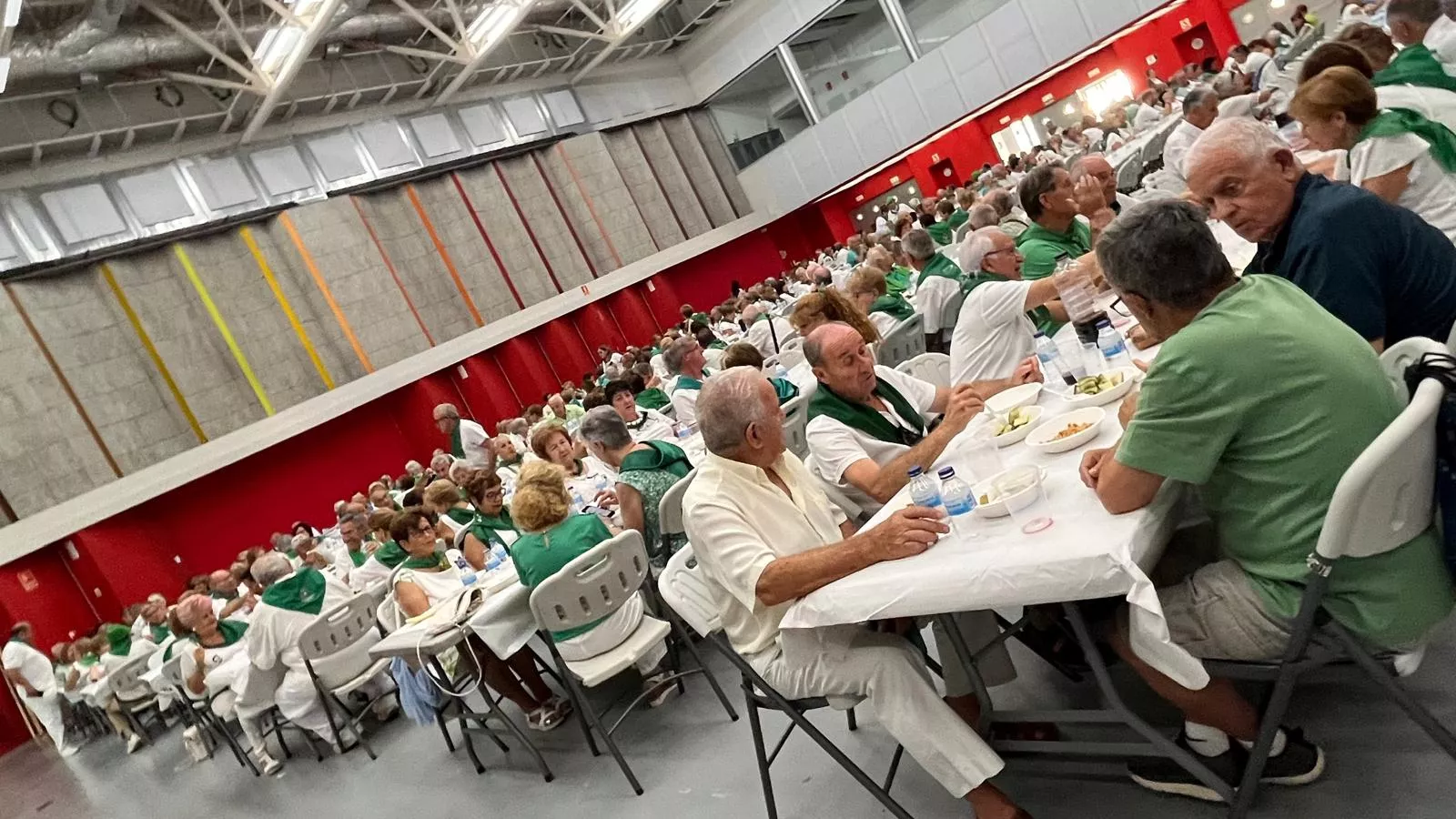 Homenaje a los mayores en las fiestas de San Lorenzo. Foto Mercedes Manterola