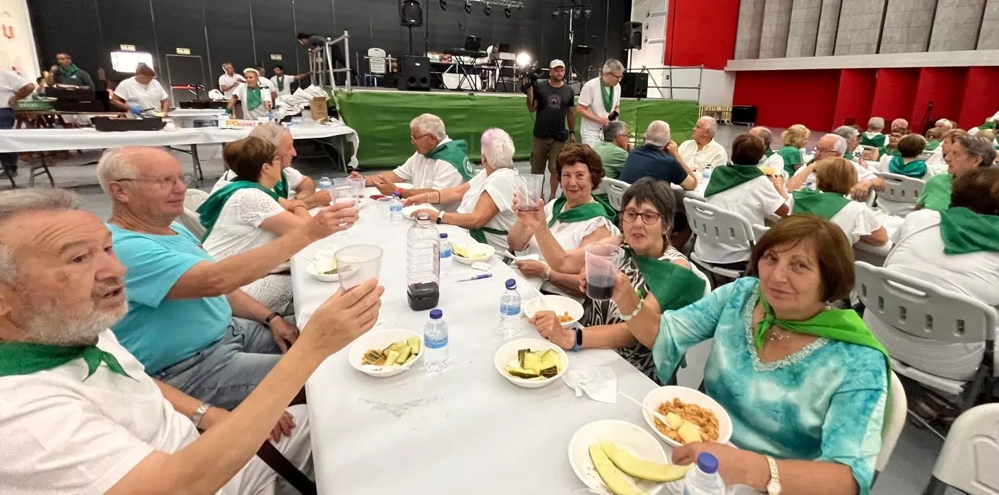 Homenaje a los mayores en las fiestas de San Lorenzo. Foto Mercedes Manterola