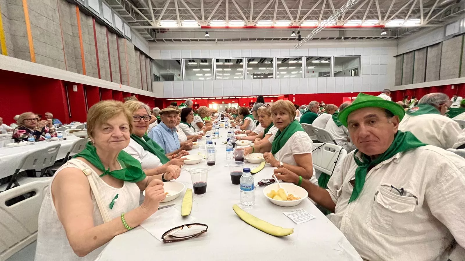 Homenaje a los mayores en las fiestas de San Lorenzo. Foto Mercedes Manterola