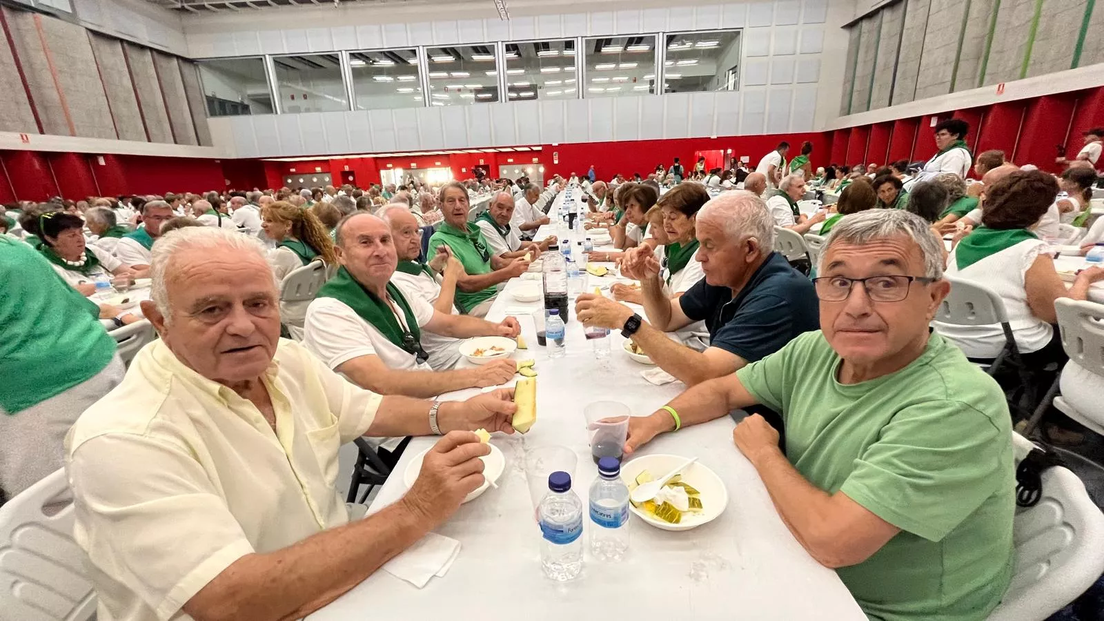Homenaje a los mayores en las fiestas de San Lorenzo. Foto Mercedes Manterola