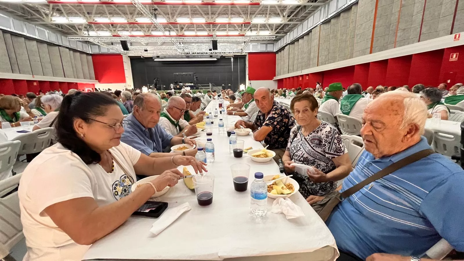 Homenaje a los mayores en las fiestas de San Lorenzo. Foto Mercedes Manterola