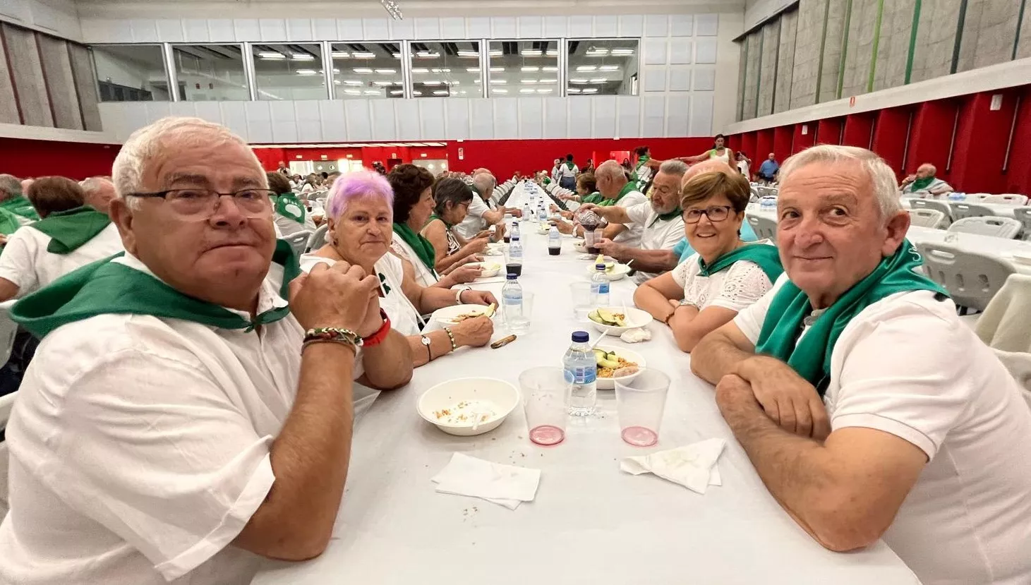 Homenaje a los mayores en las fiestas de San Lorenzo. Foto Mercedes Manterola