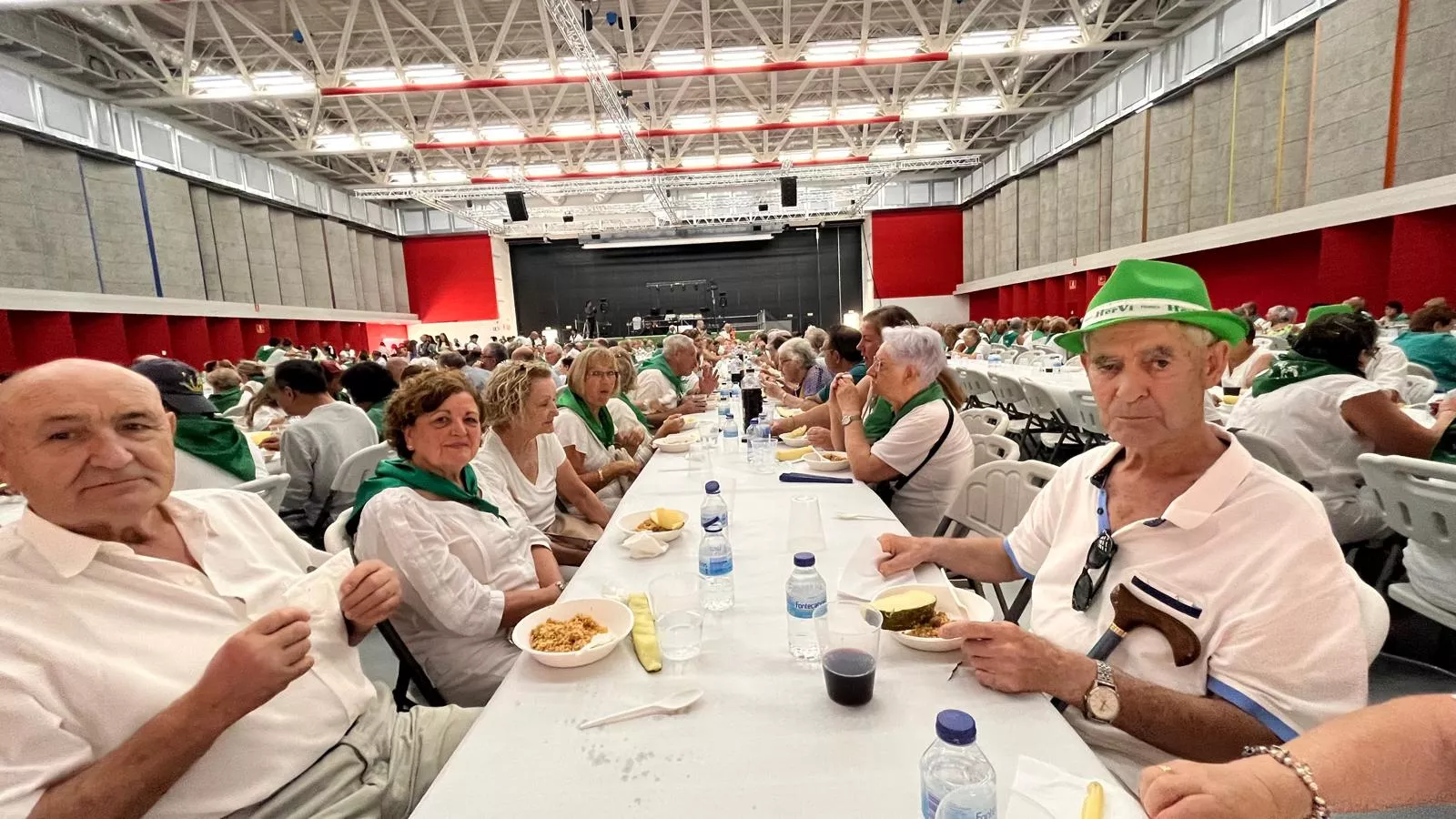 Homenaje a los mayores en las fiestas de San Lorenzo. Foto Mercedes Manterola