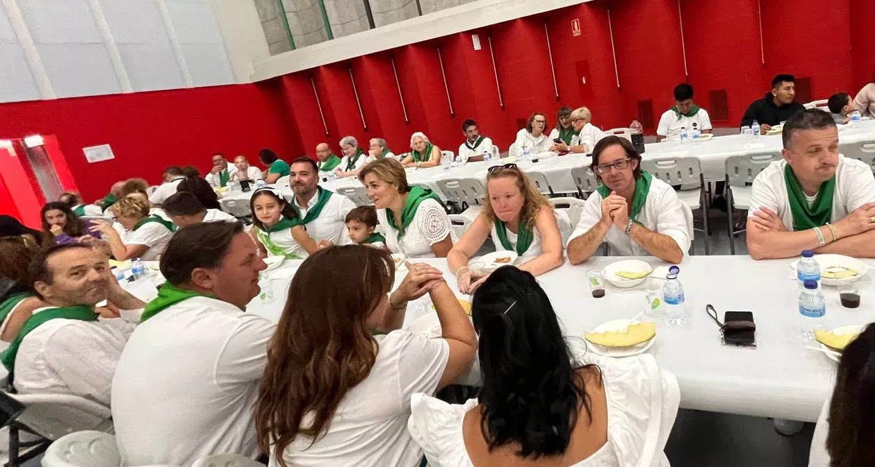 Homenaje a los mayores en las fiestas de San Lorenzo. Foto Mercedes Manterola