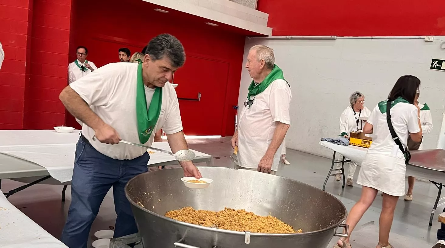 Homenaje a los mayores en las fiestas de San Lorenzo. Foto Mercedes Manterola