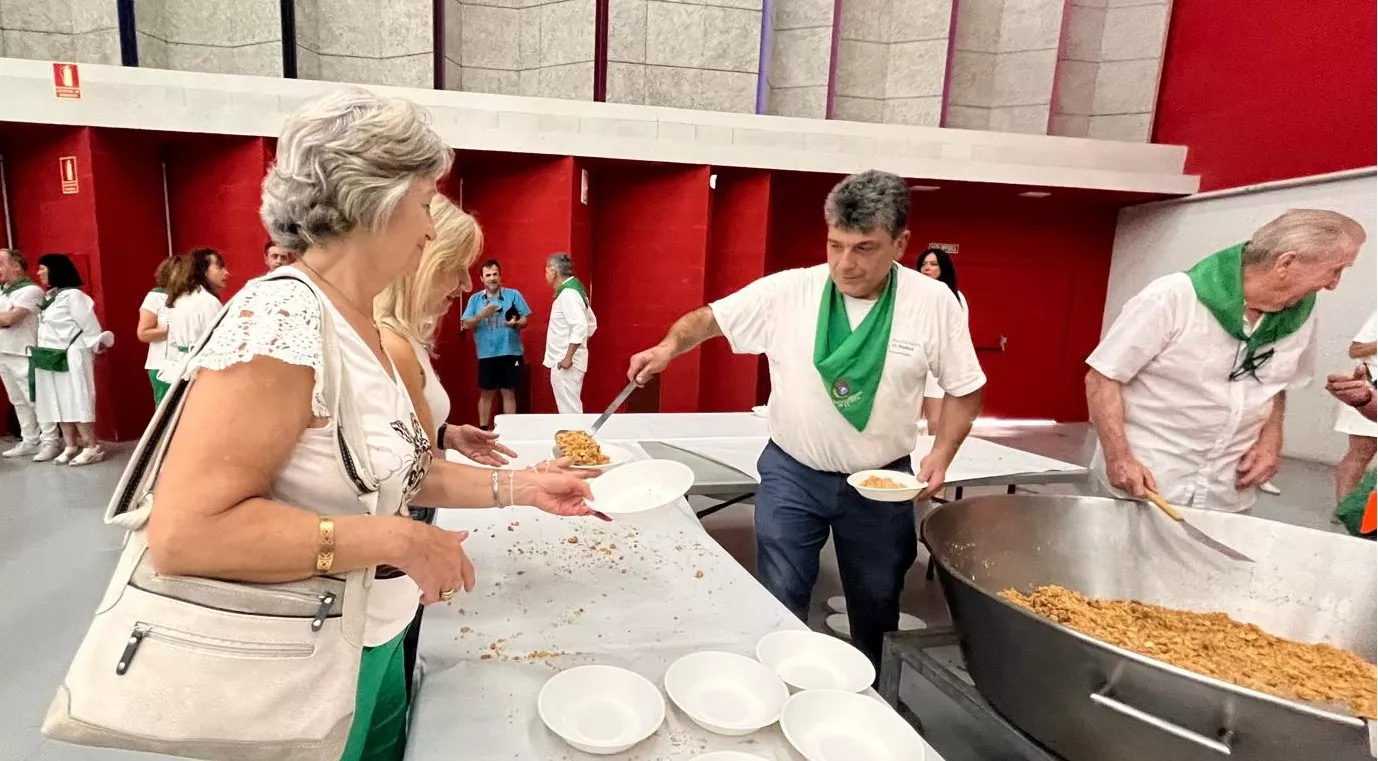 Homenaje a los mayores en las fiestas de San Lorenzo. Foto Mercedes Manterola