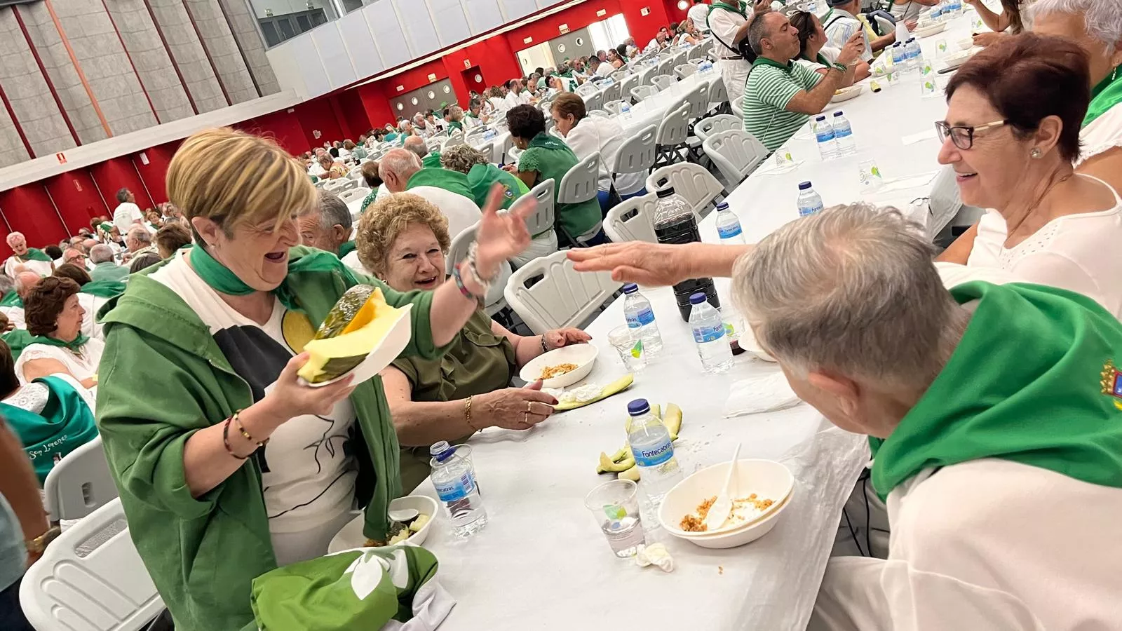 Homenaje a los mayores en las fiestas de San Lorenzo. Foto Mercedes Manterola
