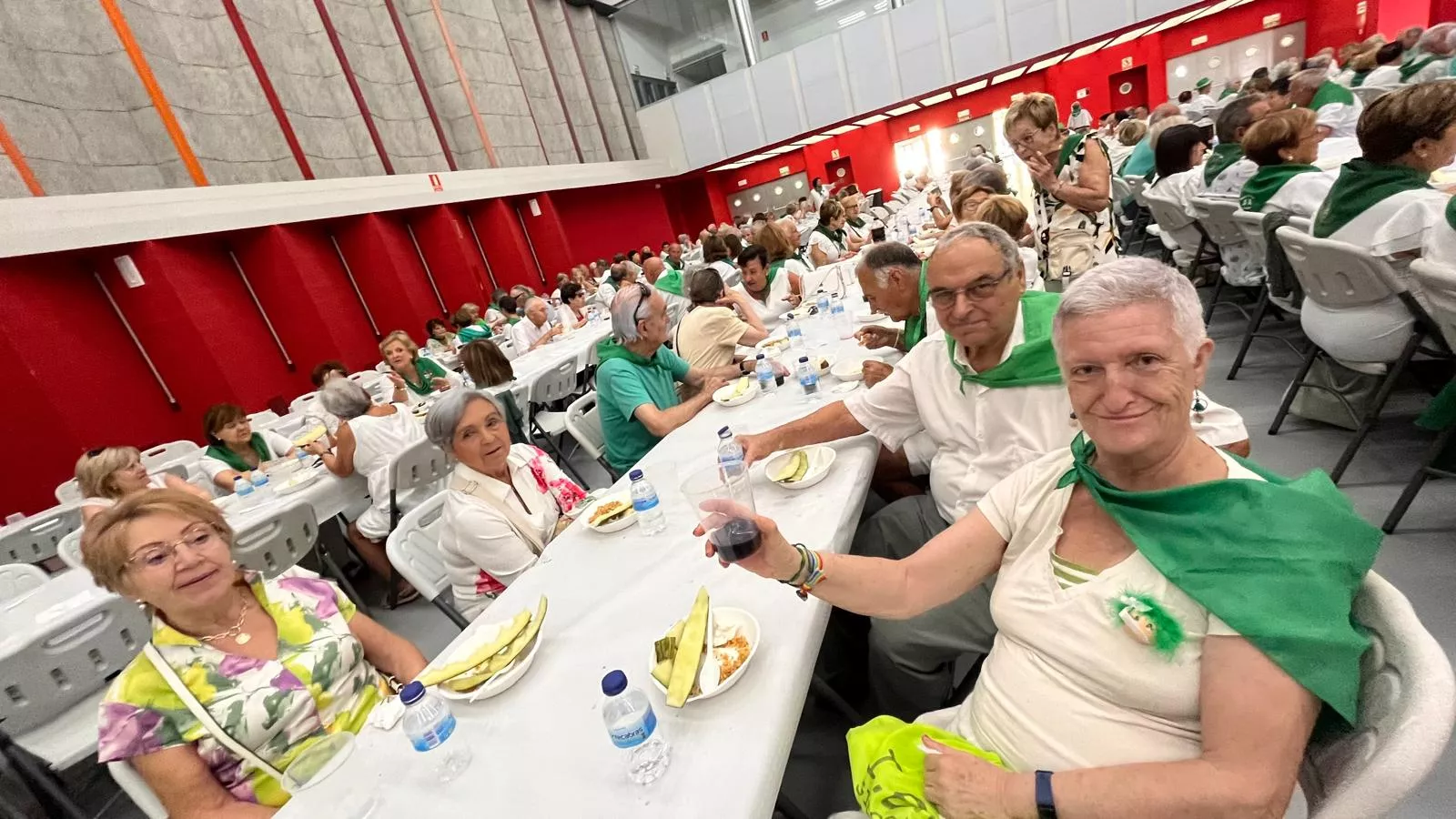 Homenaje a los mayores en las fiestas de San Lorenzo. Foto Mercedes Manterola