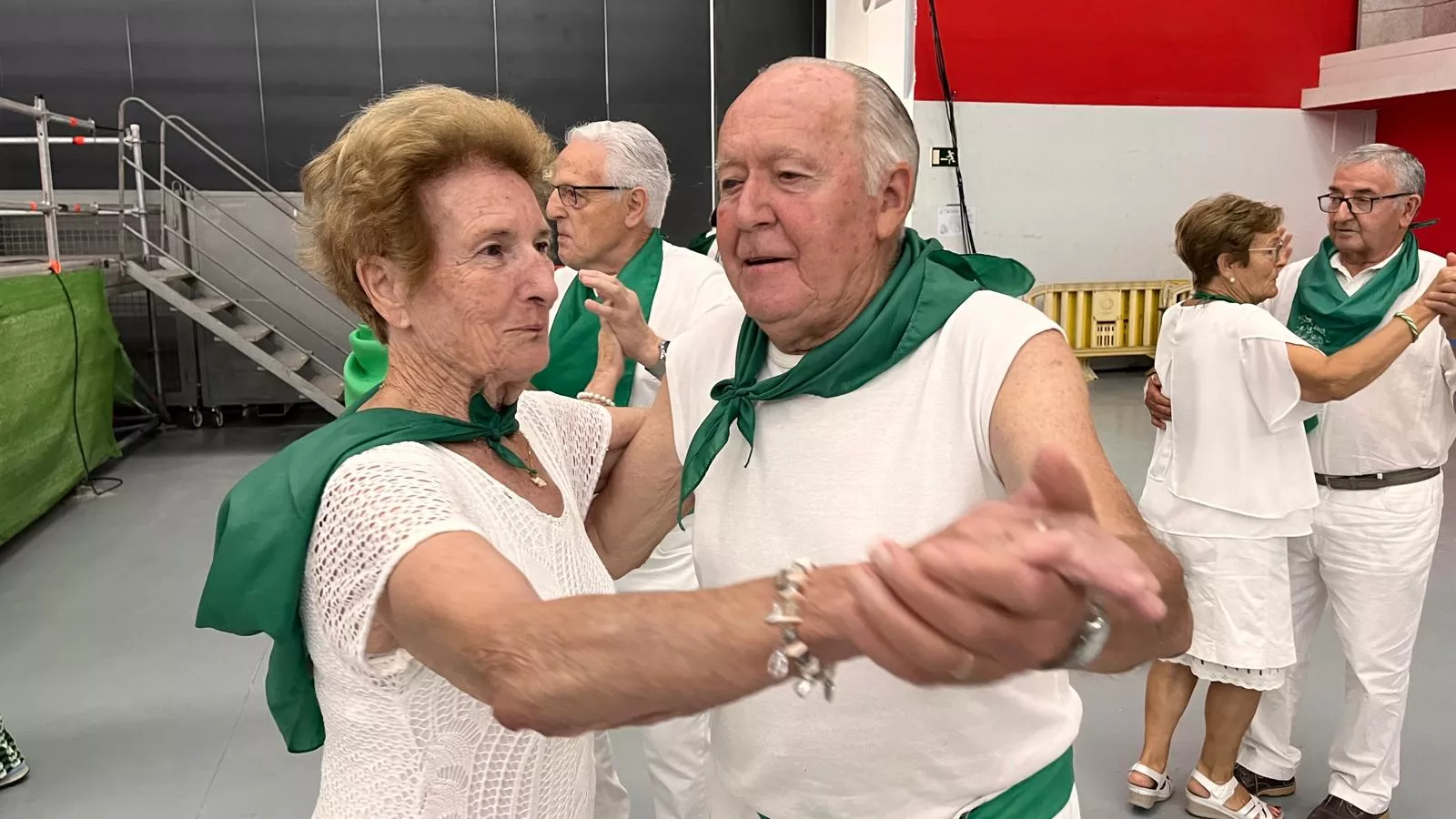 Homenaje a los mayores en las fiestas de San Lorenzo. Foto Mercedes Manterola