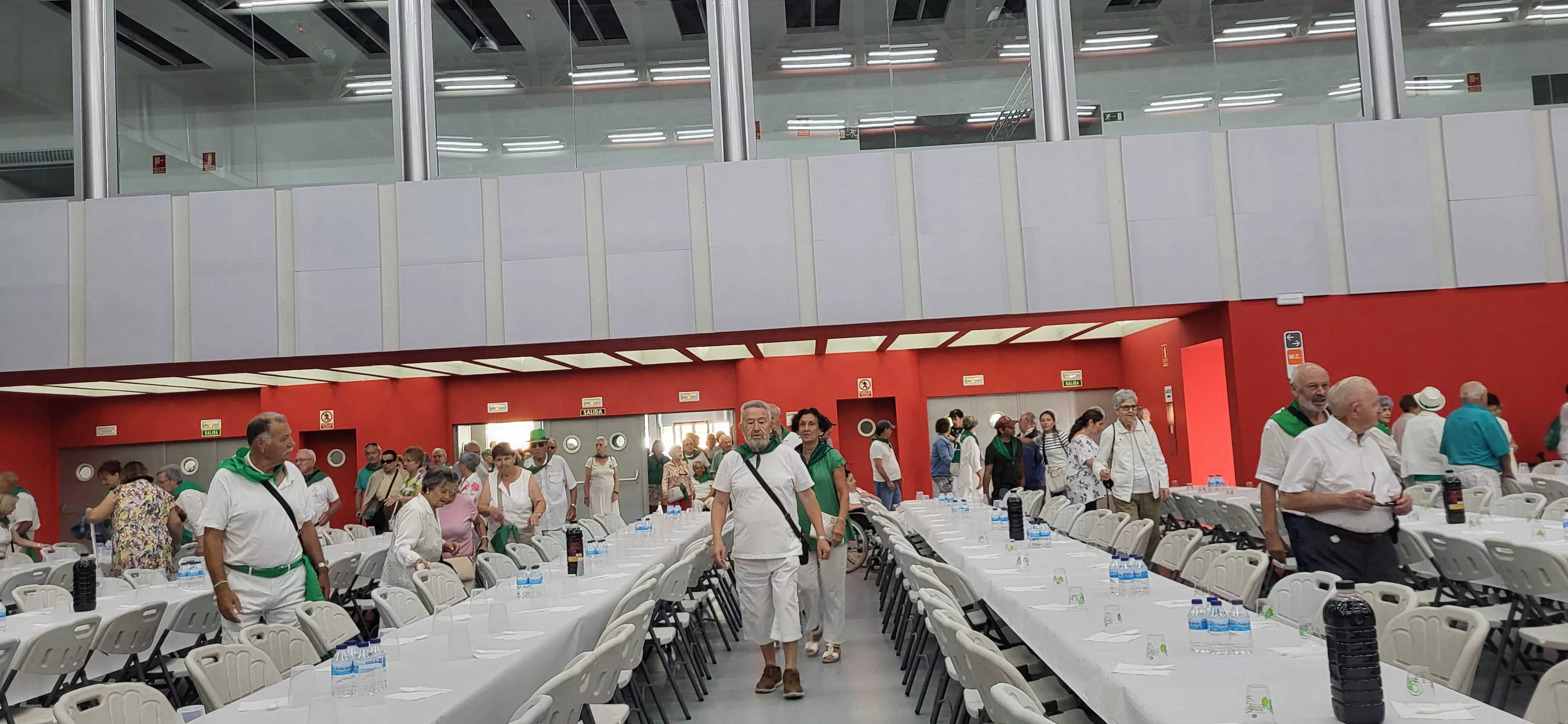 Homenaje a los mayores en las fiestas de San Lorenzo. Foto Mercedes Manterola