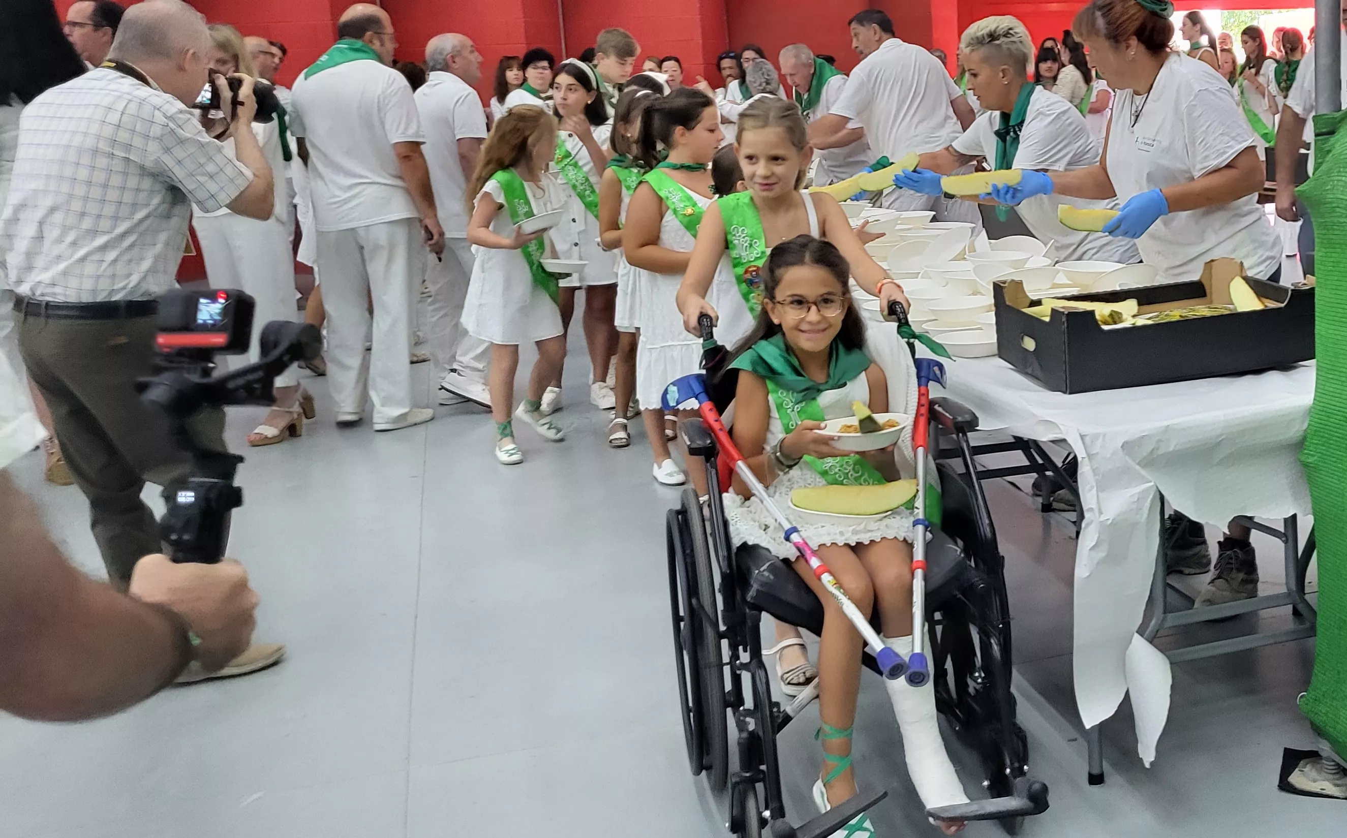 Homenaje a los mayores en las fiestas de San Lorenzo. Foto Mercedes Manterola