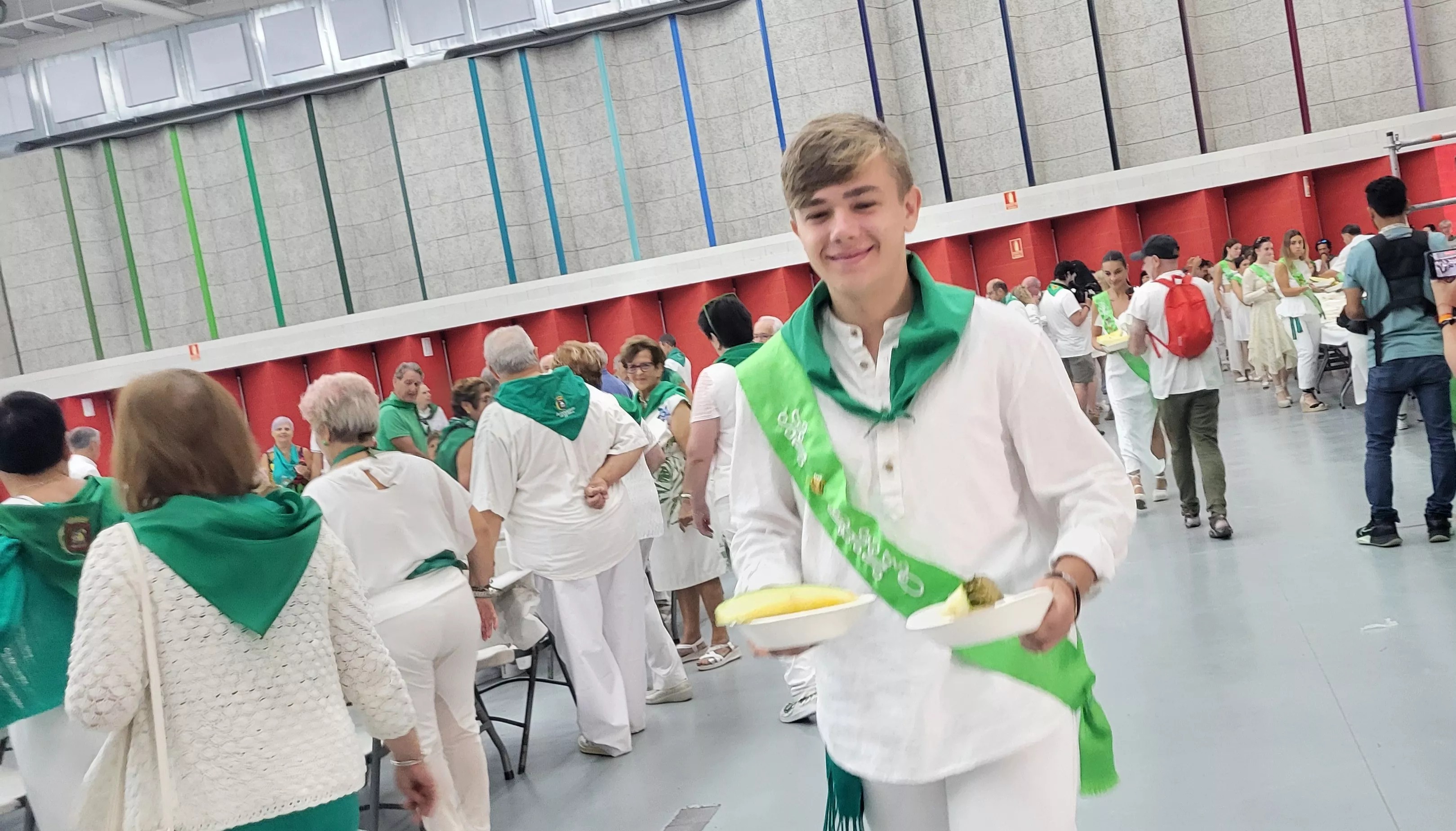 Homenaje a los mayores en las fiestas de San Lorenzo. Foto Mercedes Manterola