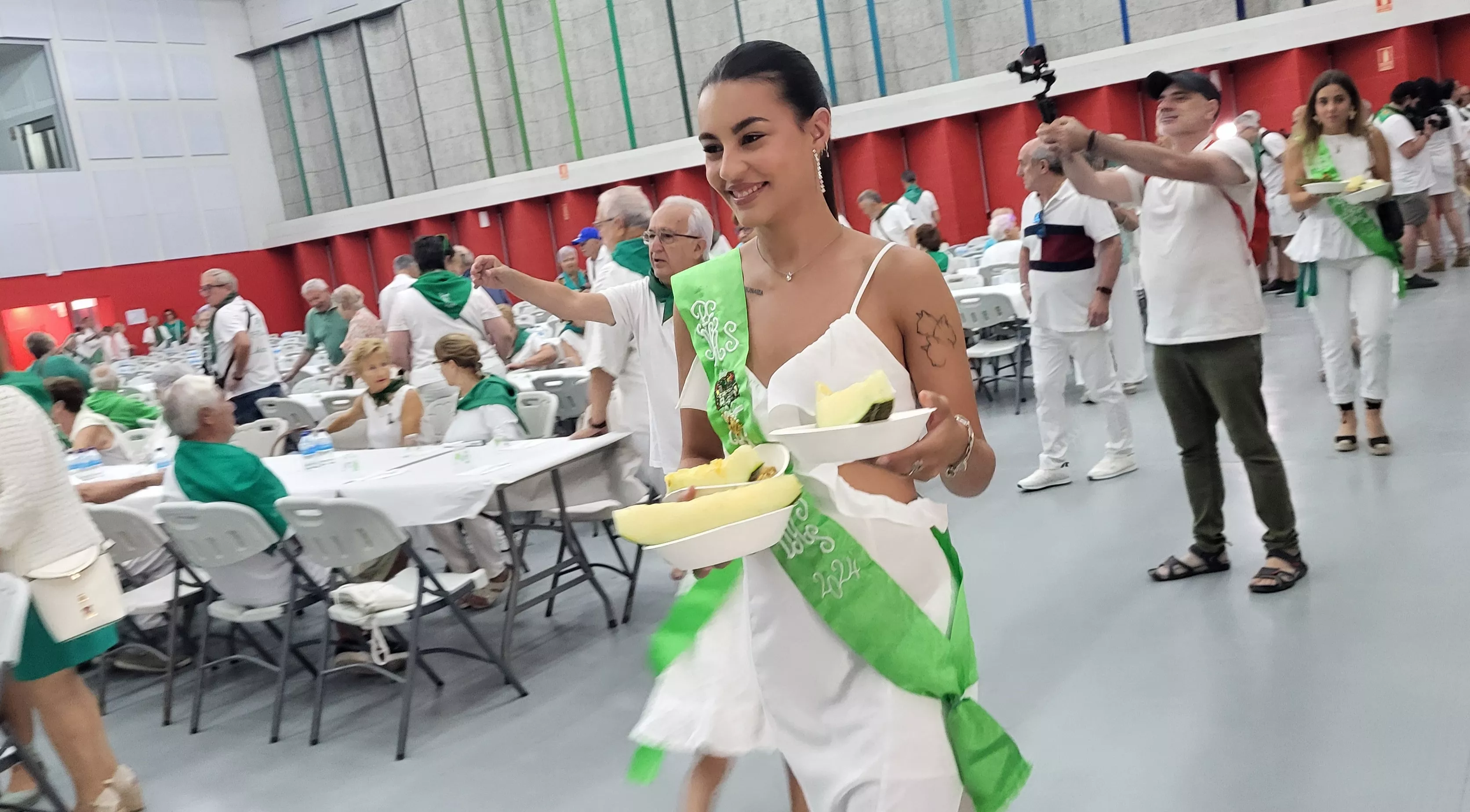Homenaje a los mayores en las fiestas de San Lorenzo. Foto Mercedes Manterola