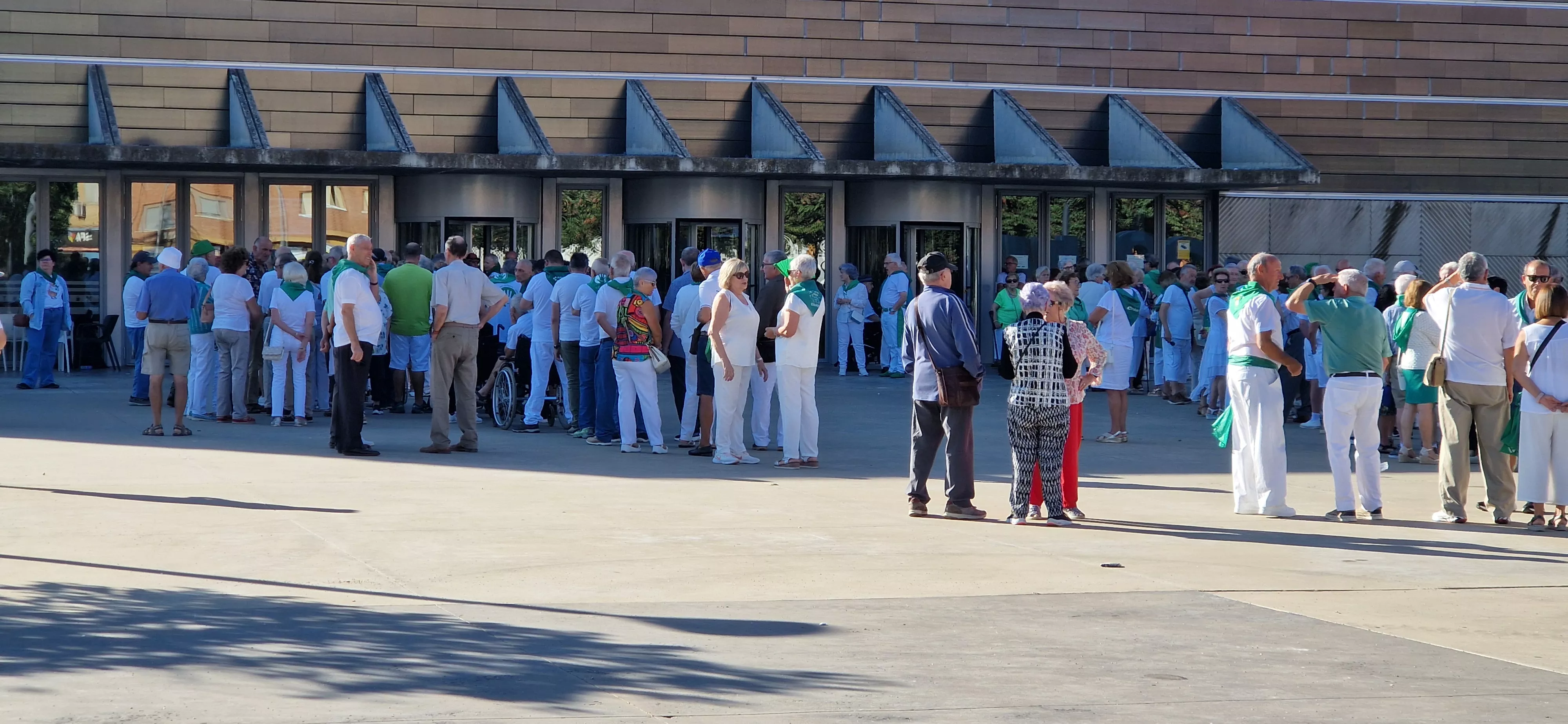 Homenaje a los mayores en las fiestas de San Lorenzo. Foto Myriam Martínez