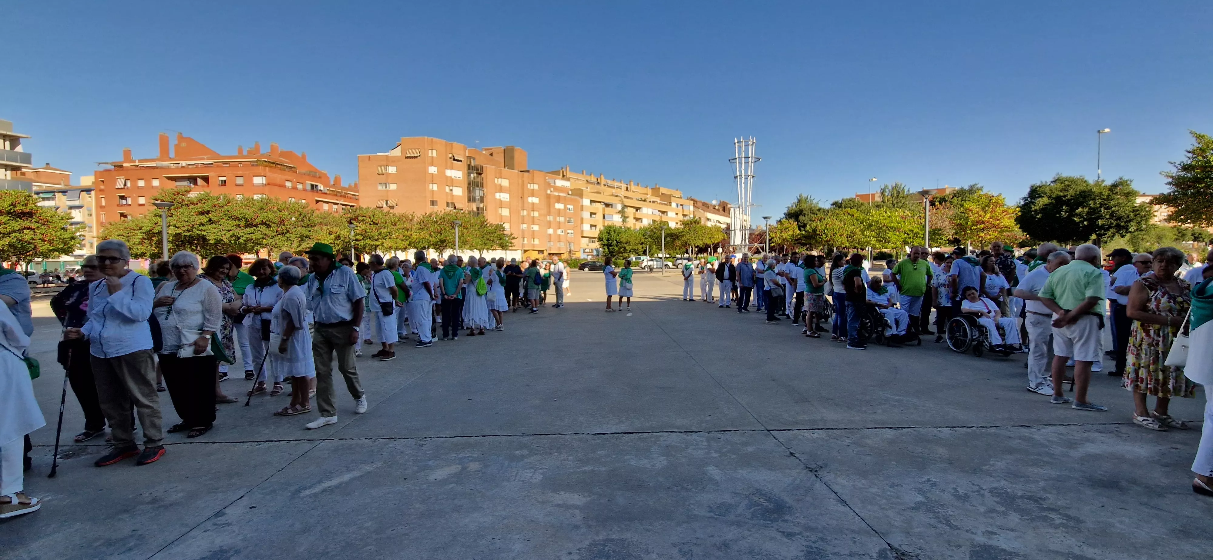 Homenaje a los mayores en las fiestas de San Lorenzo. Foto Myriam Martínez
