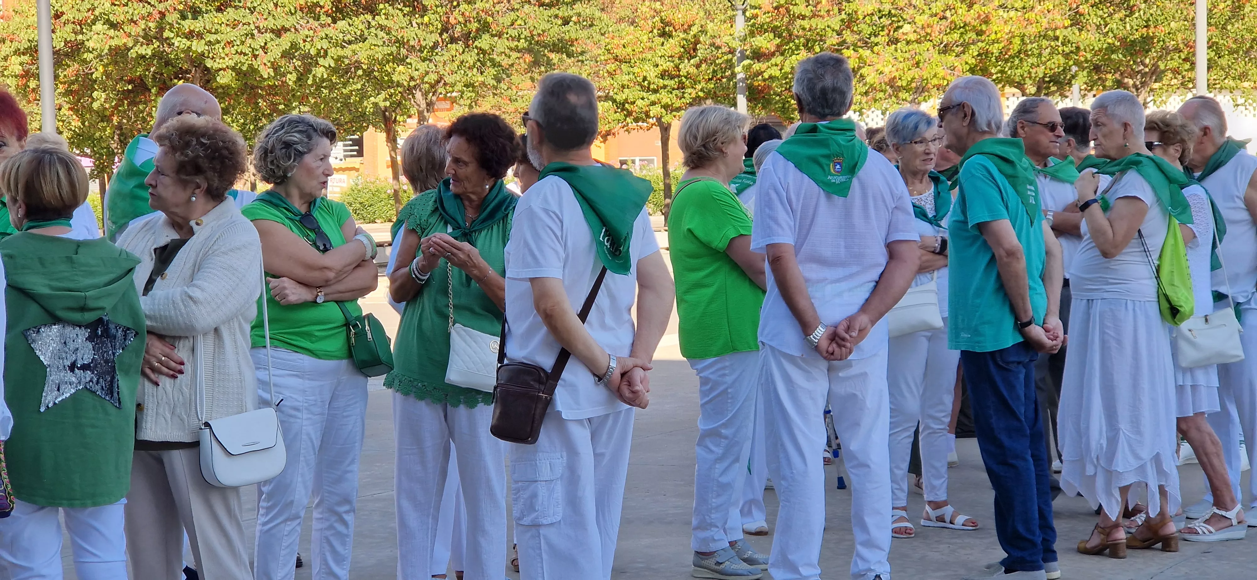 Homenaje a los mayores en las fiestas de San Lorenzo. Foto Myriam Martínez
