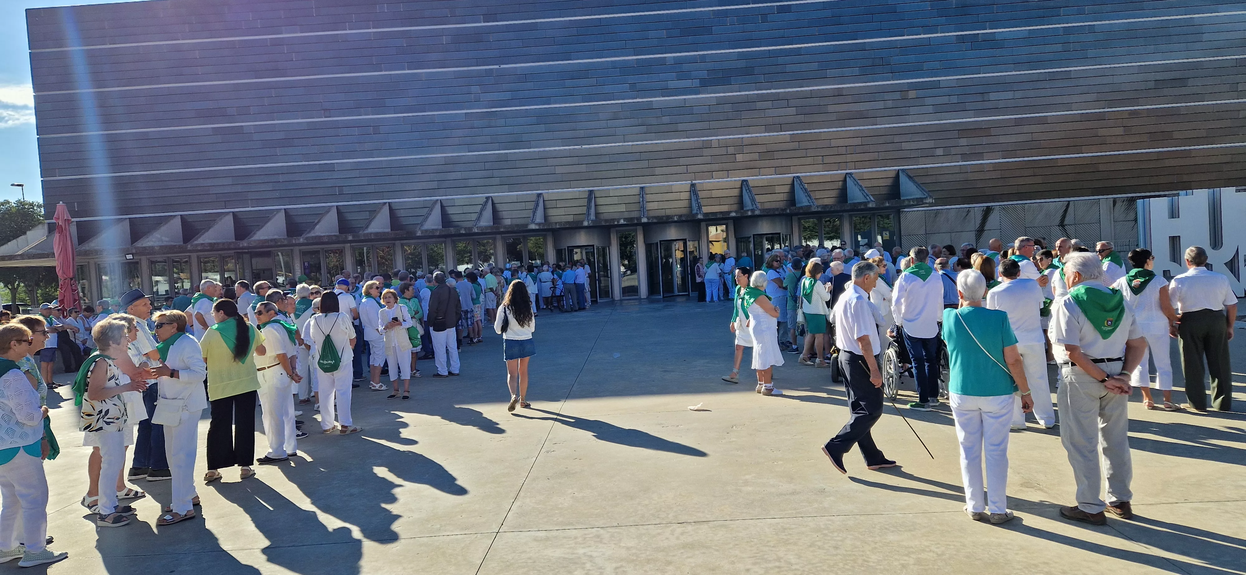 Homenaje a los mayores en las fiestas de San Lorenzo. Foto Myriam Martínez