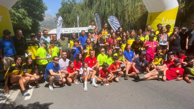 Foto de familia de los corredores en Béjar Foto de familia de los corredores en Béjar