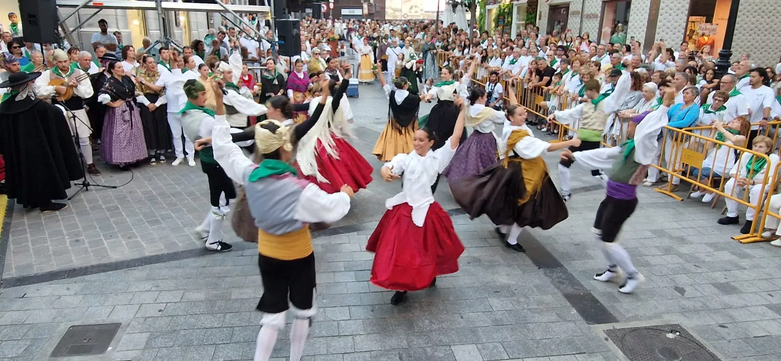 Ofrenda de Flores y Frutos a San Lorenzo. Fotos Myriam Martínez