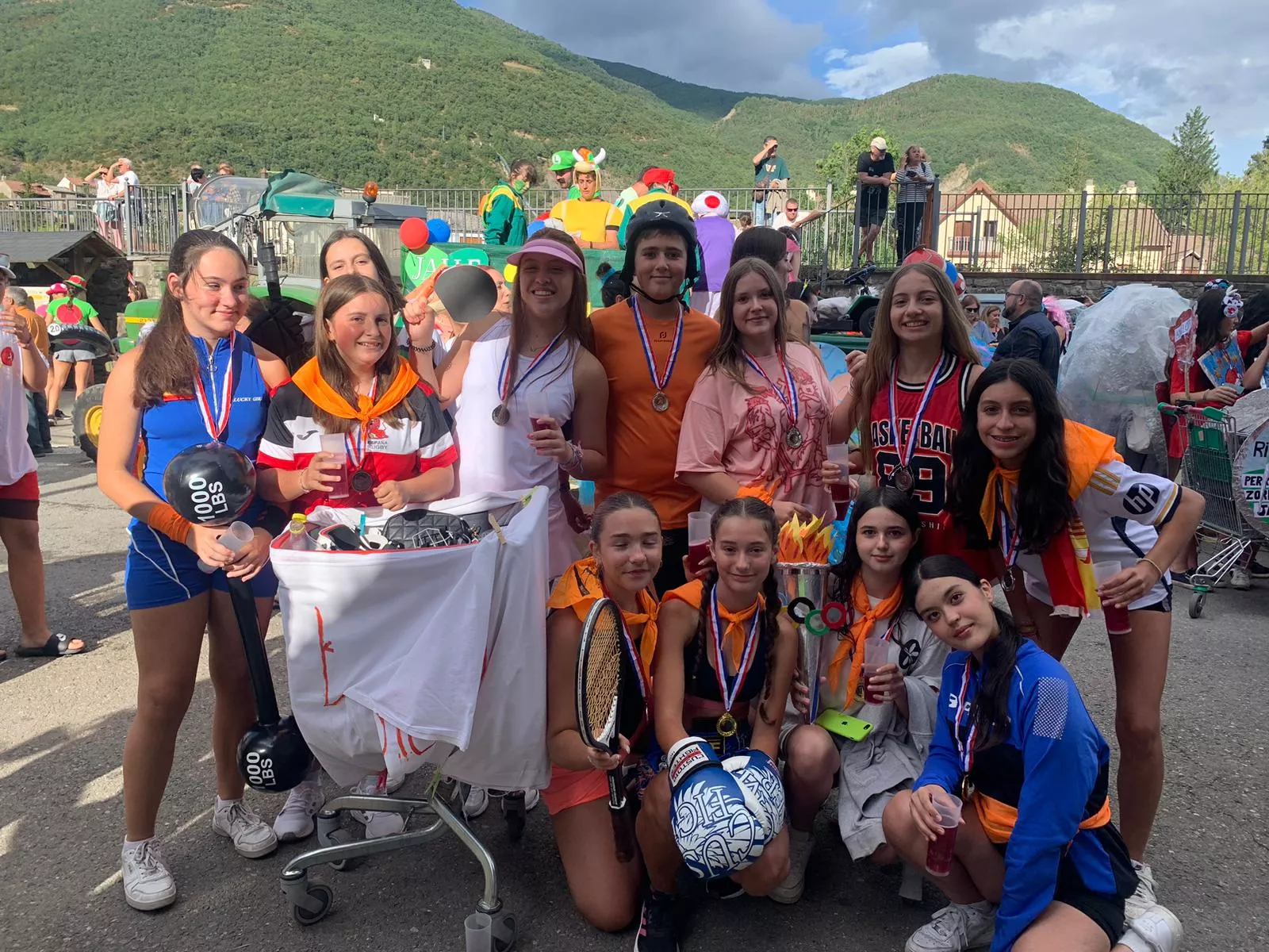 Pasadas fiestas de Biescas a San Roque y Santa Elena.