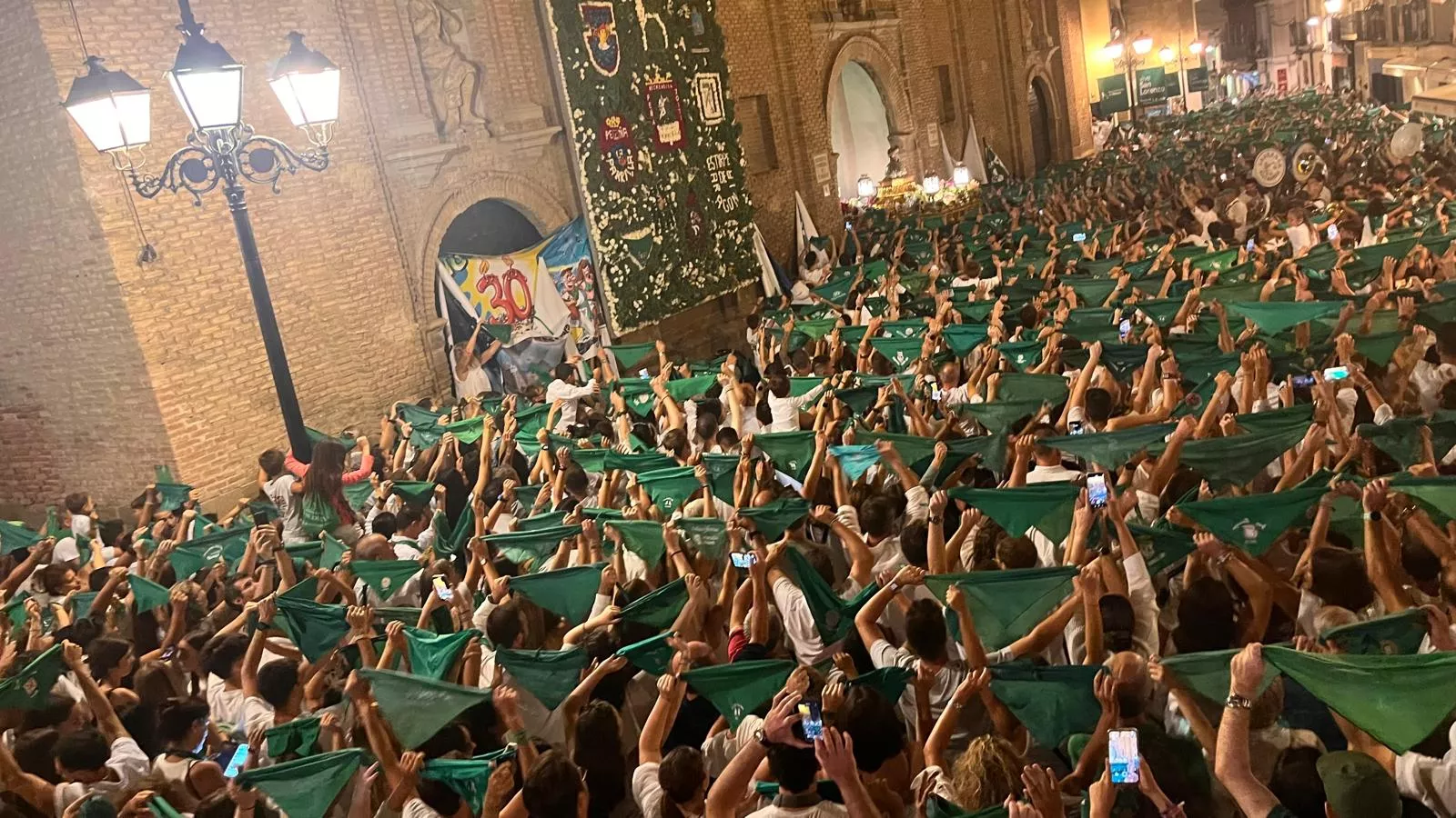 Despedida a San Lorenzo por las peñas