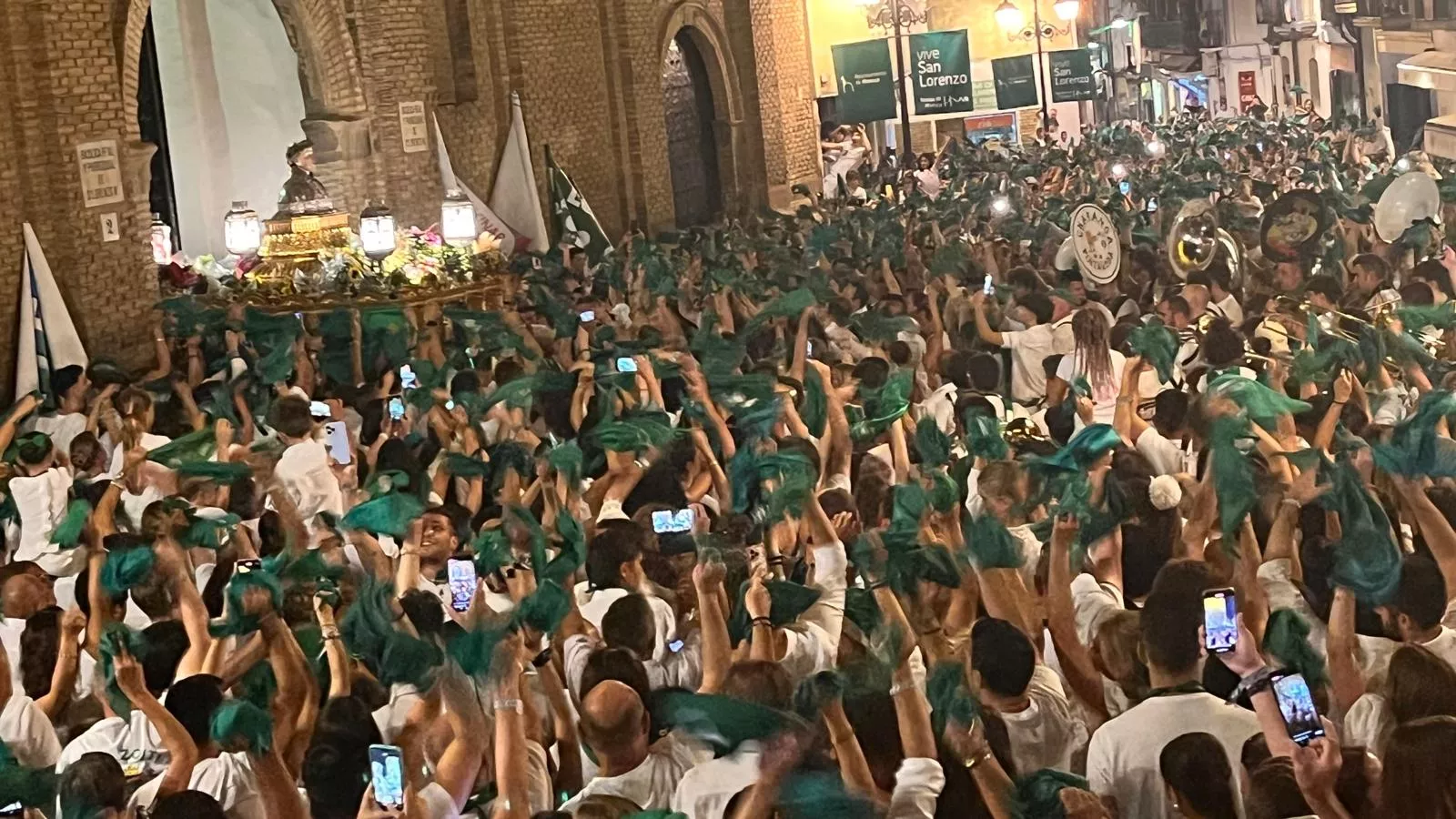 Despedida a San Lorenzo por las peñas