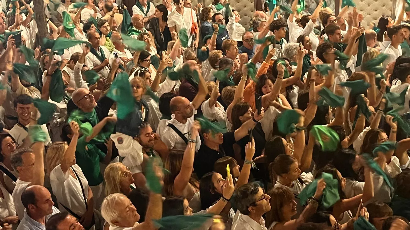 Despedida a San Lorenzo por las peñas