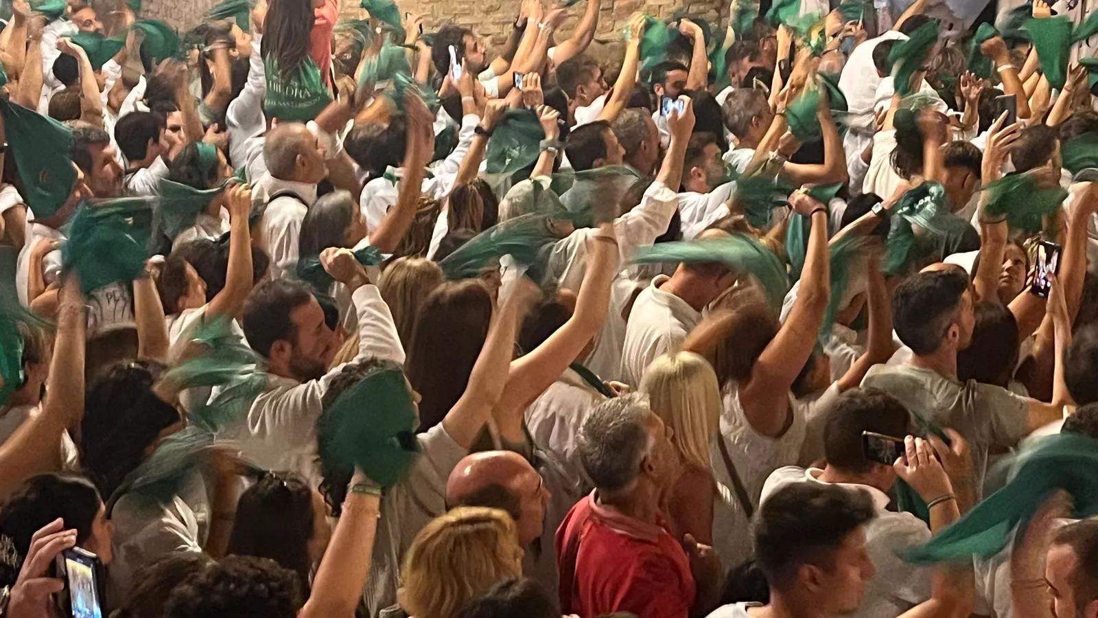 Despedida a San Lorenzo por las peñas