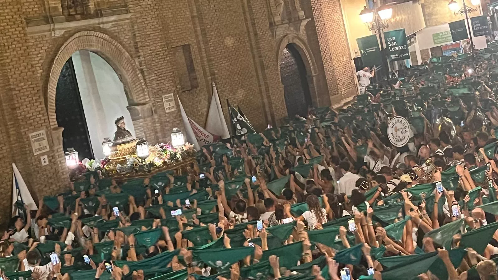 Despedida a San Lorenzo por las peñas