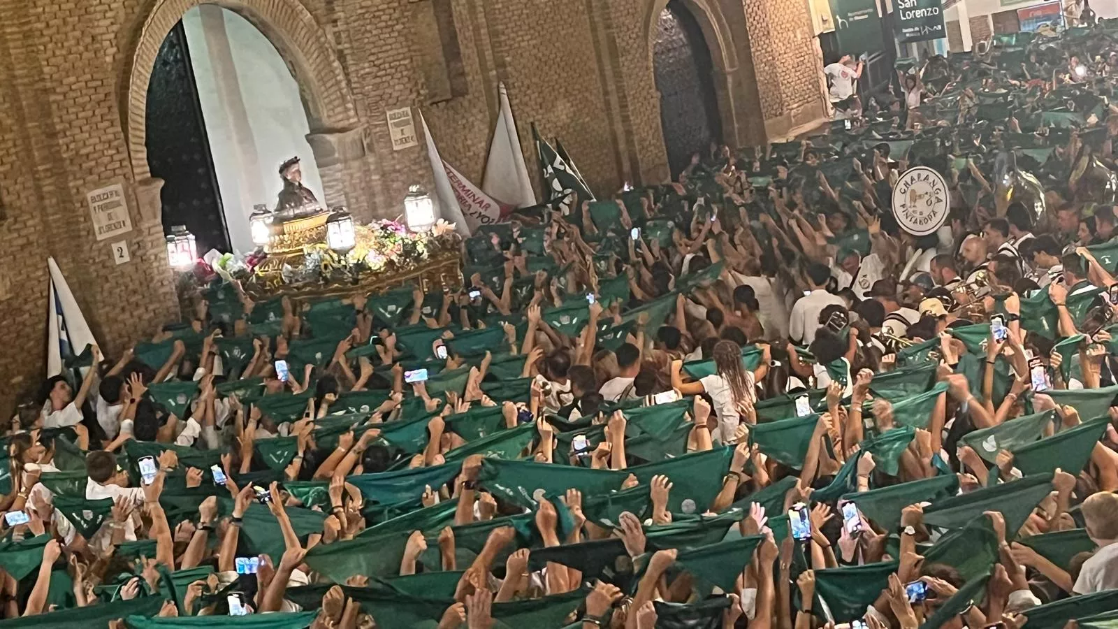 Despedida a San Lorenzo por las peñas